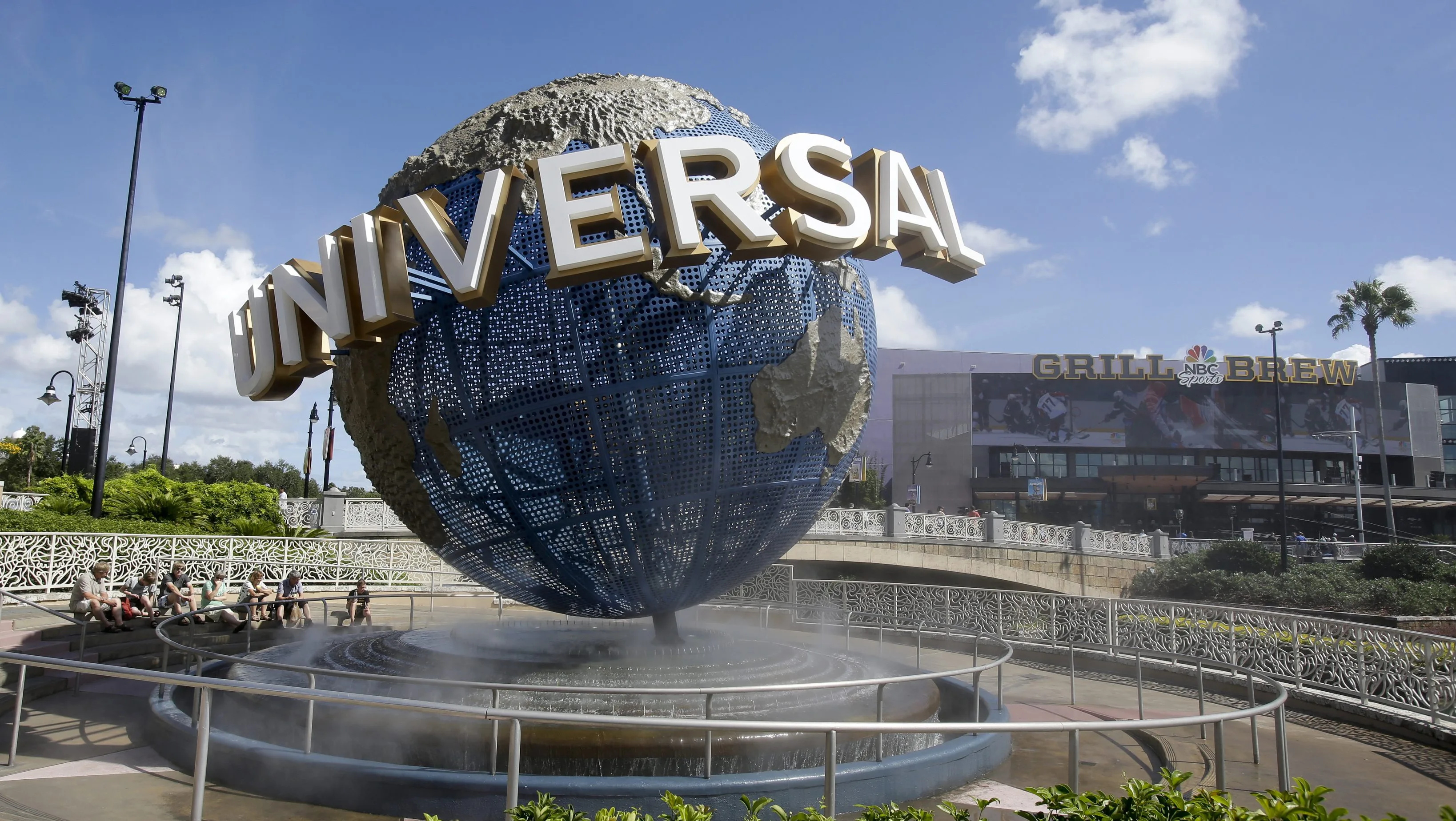 Universal Studios Hollywood, Mask requirement lifted, Theme park update, Health safety news, 3280x1850 HD Desktop