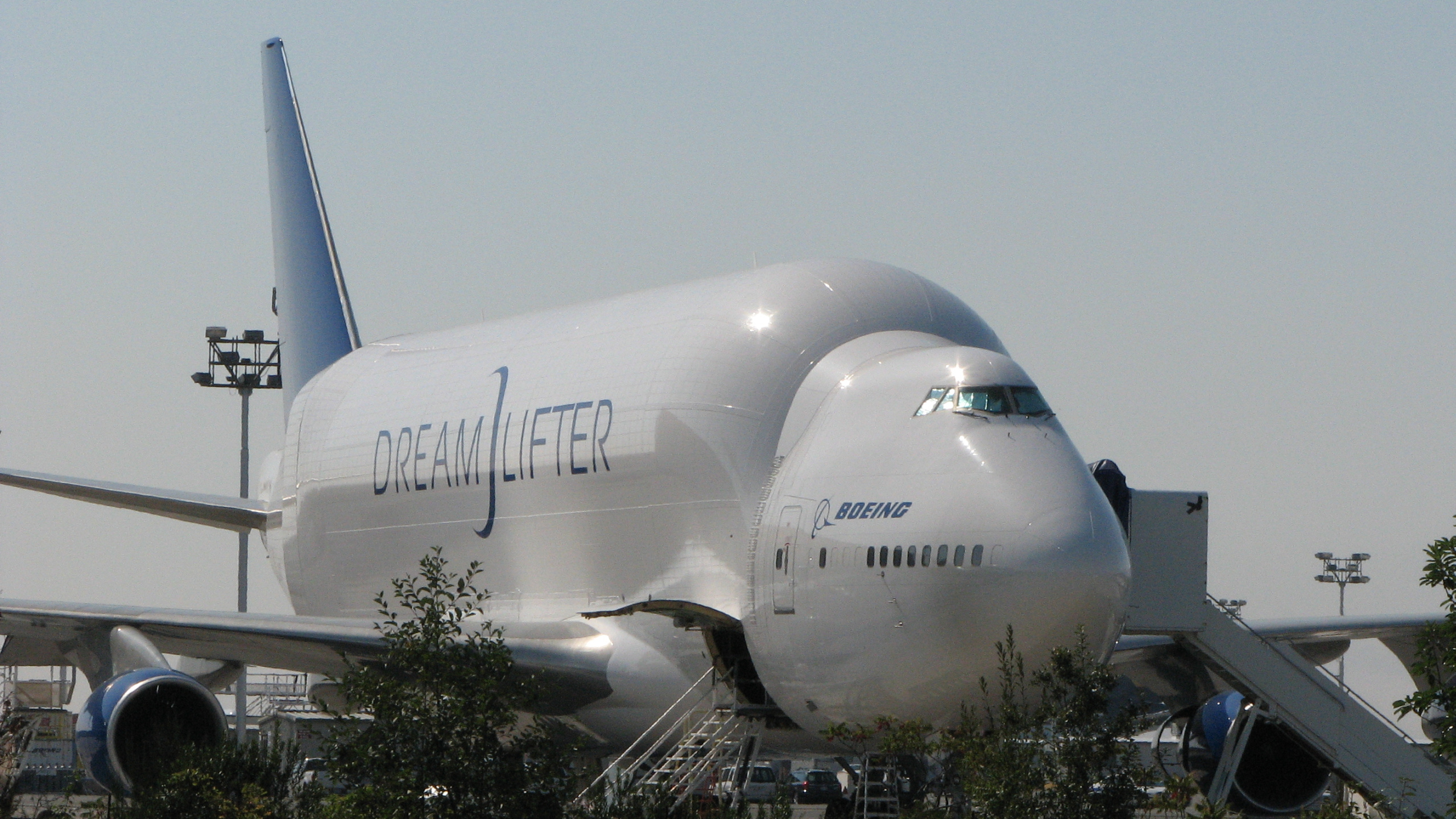Boeing Dreamlifter, Transporting wonders, Enormous cargo hold, Aviation marvel, 2560x1440 HD Desktop