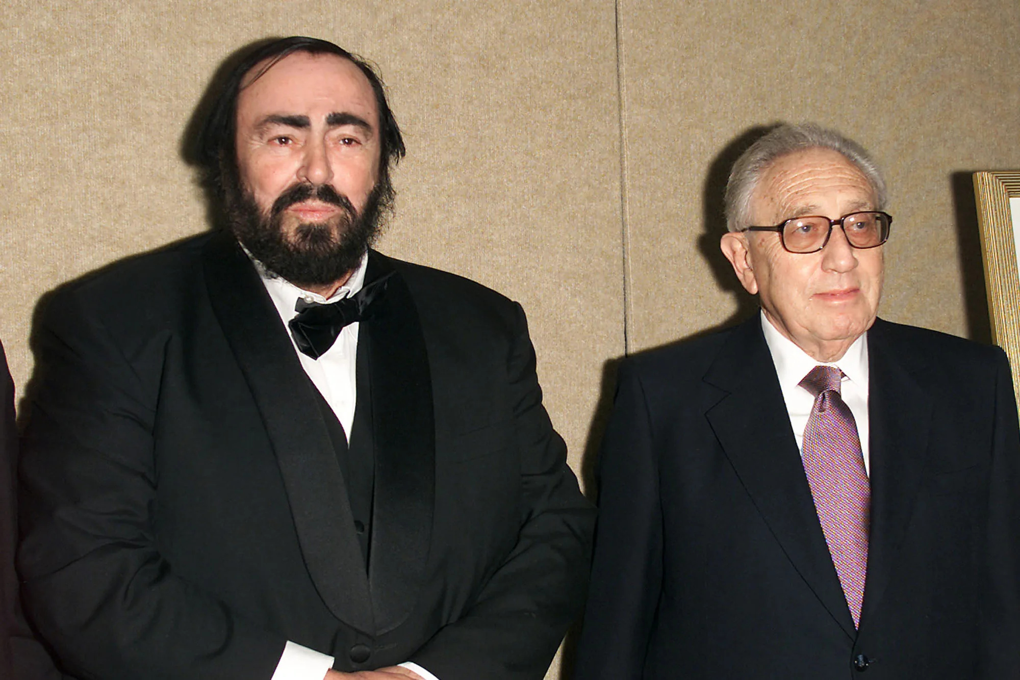 Luciano Pavarotti, Stole Henry Kissinger's steak, 2000x1340 HD Desktop
