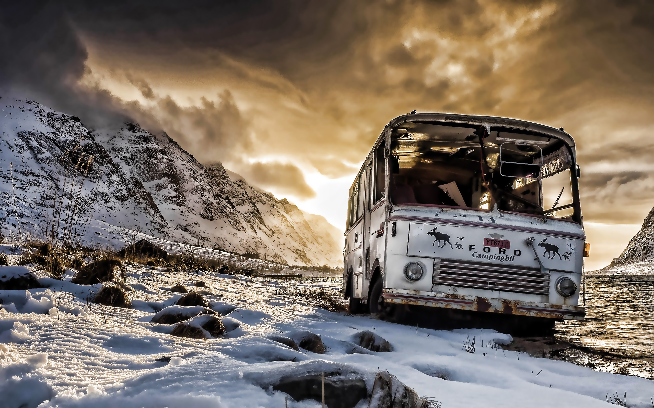Bus, Winter sunset, Abandoned beauty, Broken nostalgia, 2560x1600 HD Desktop