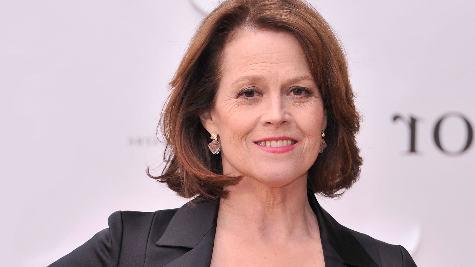 Sigourney Weaver: Known for her extensive voice-over work including the animated films, The Tale of Despereaux and Pixar film WALL-E. 2000x1130 HD Background.