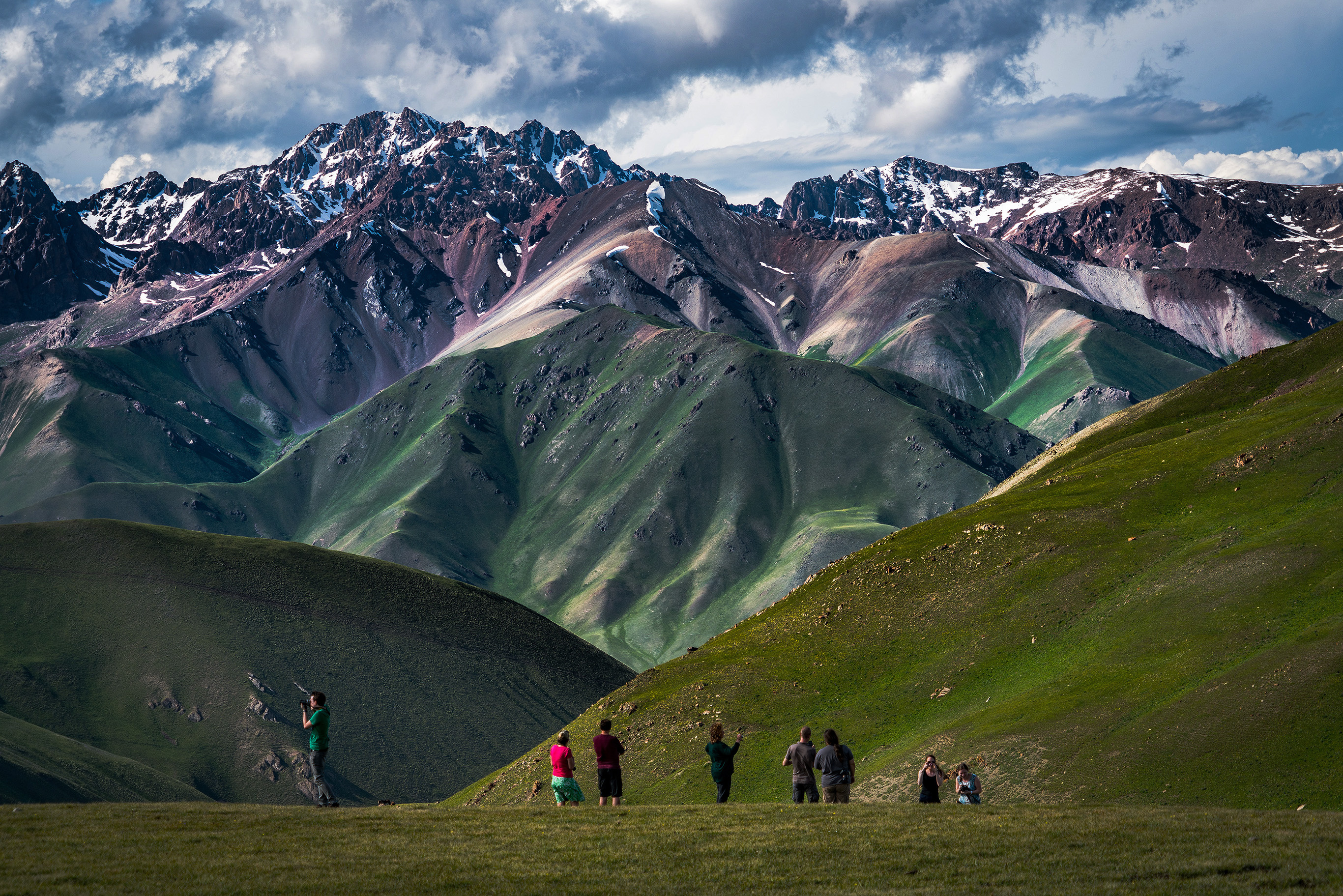 Кунгой. Киргизия горы Тянь-Шань. Киргизия Бишкек горы. Тянь Шань природа Кыргызстан. Горы Киргизии Горизонт.