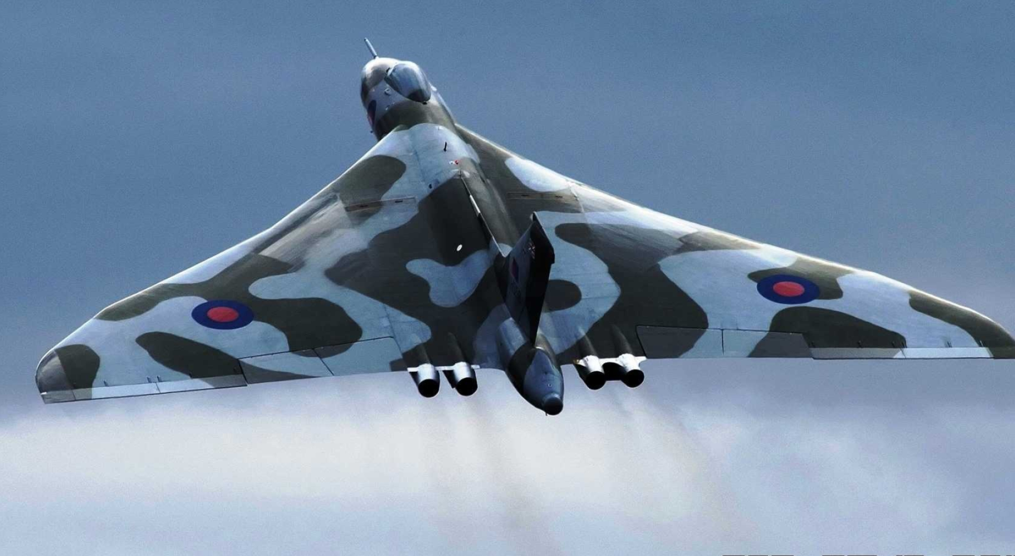 Avro Vulcan bomber, Vintage marvel, Aviation history, Military might, 2050x1130 HD Desktop