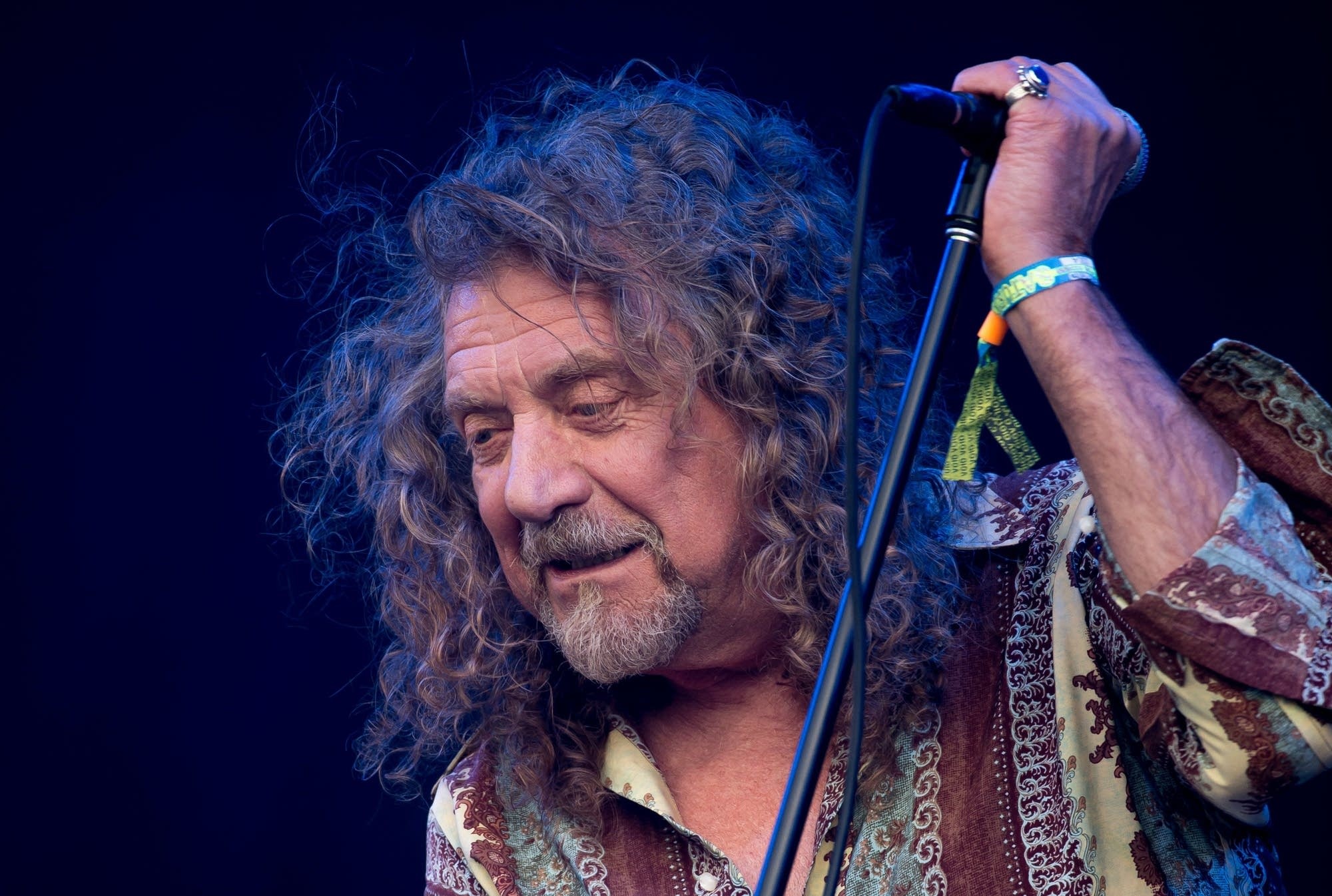 Robert Plant Carry Fire, Soul-stirring album, Artistic influences, Led Zeppelin legacy, 2000x1350 HD Desktop