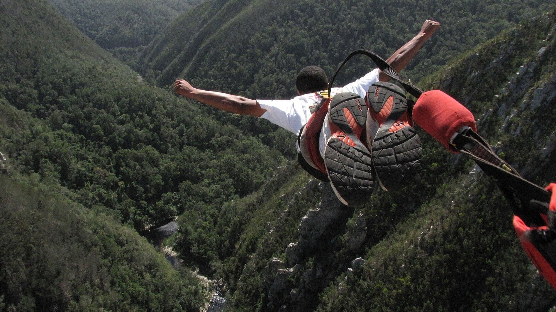 Bungee Jumping: Extreme leisure at The Tsitsikamma National Park, South Africa. 1920x1080 Full HD Wallpaper.