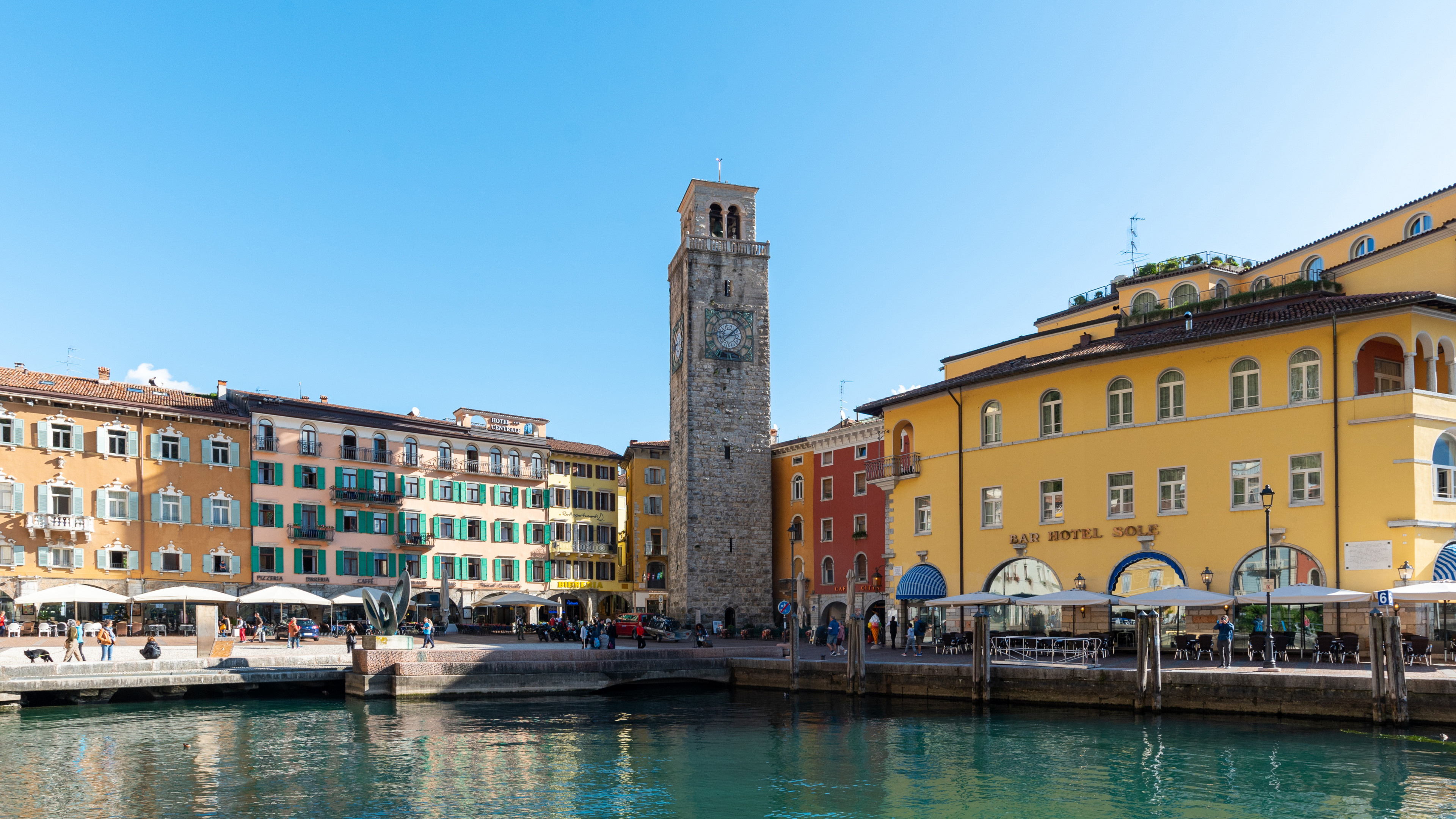 Ikonischer Torre Apponale in Riva del Garda, 3840x2160 4K Desktop