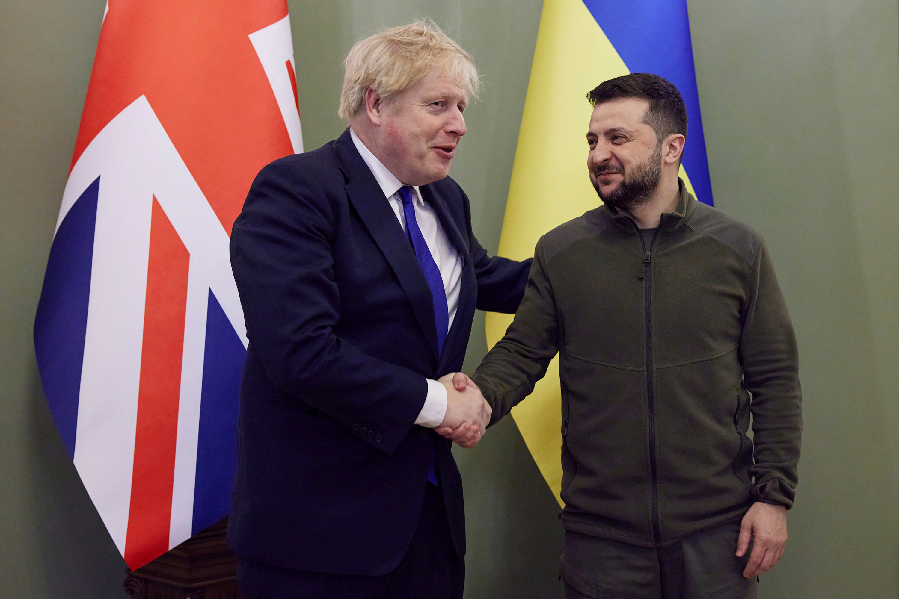 Boris Johnson, Military assistance to Ukraine, Surprise visit to Kyiv, CNN, 3000x2000 HD Desktop