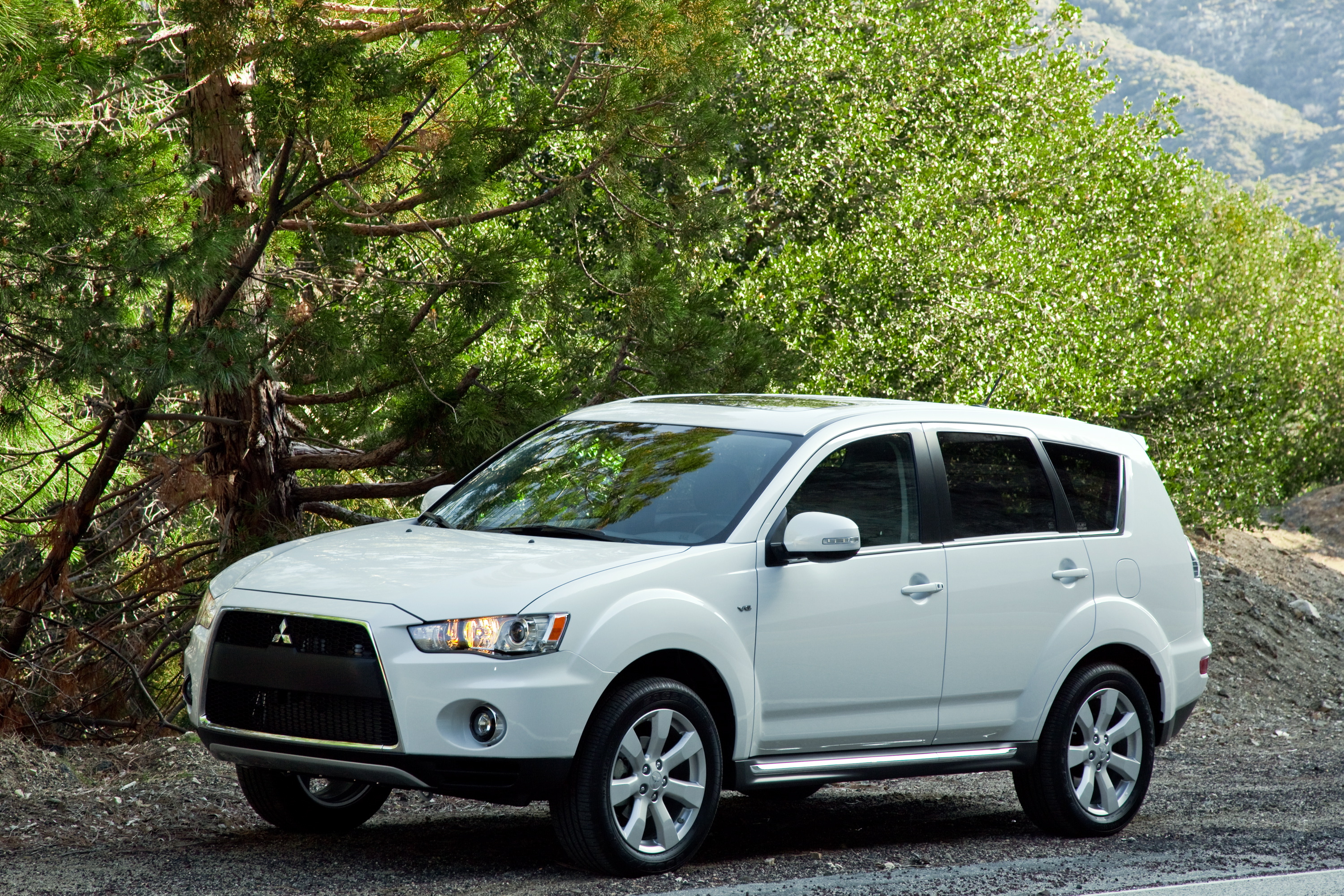 Mitsubishi Outlander, High-quality wallpapers, Compact SUV, Sporty and versatile, 3000x2010 HD Desktop