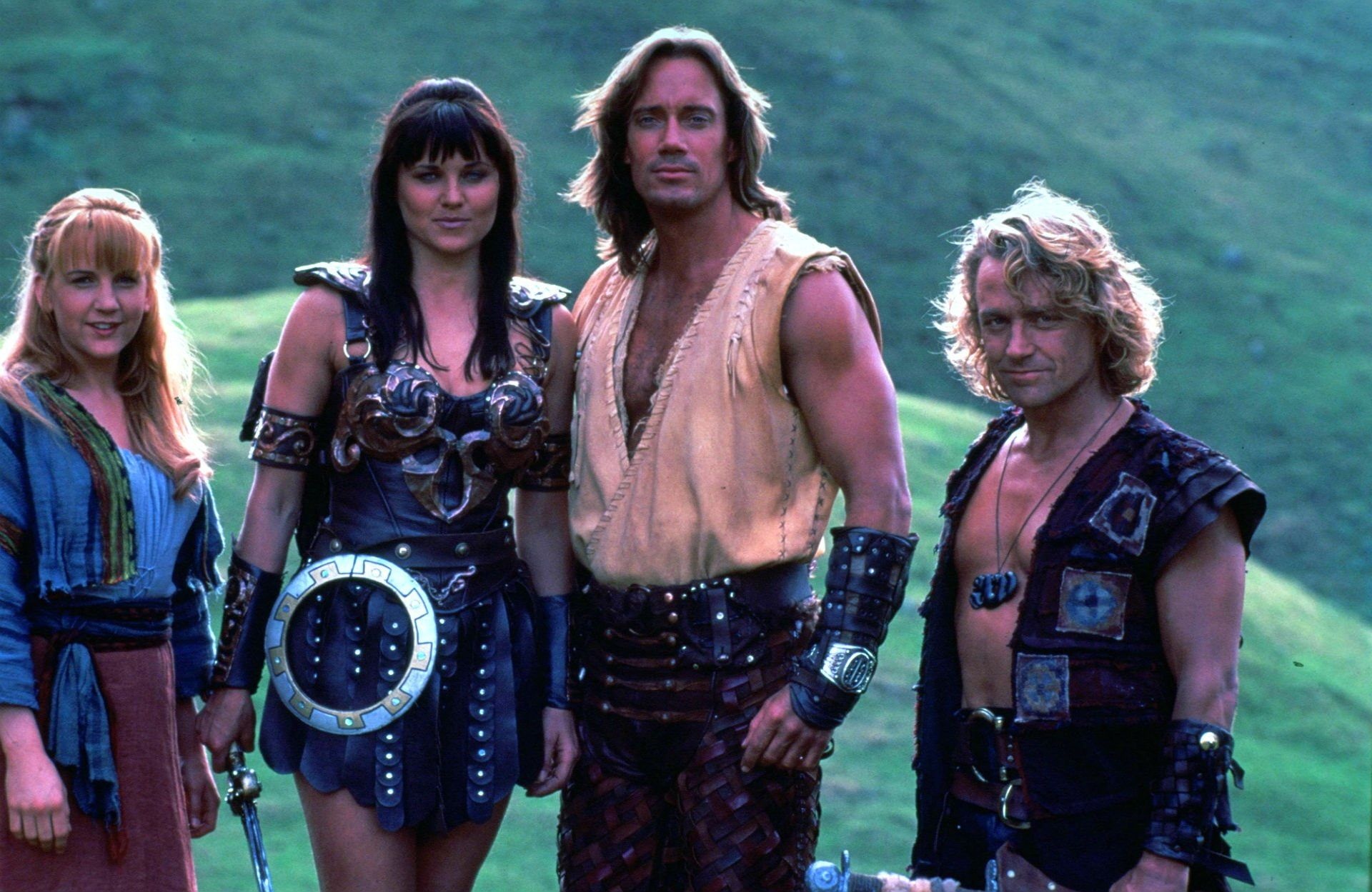 Hercules: The Legendary Journeys (TV Series): Renee O'Connor as Gabrielle, Lucy Lawless as Xena, Kevin Sorbo, Michael Hurst as Iolaus. 1920x1250 HD Background.