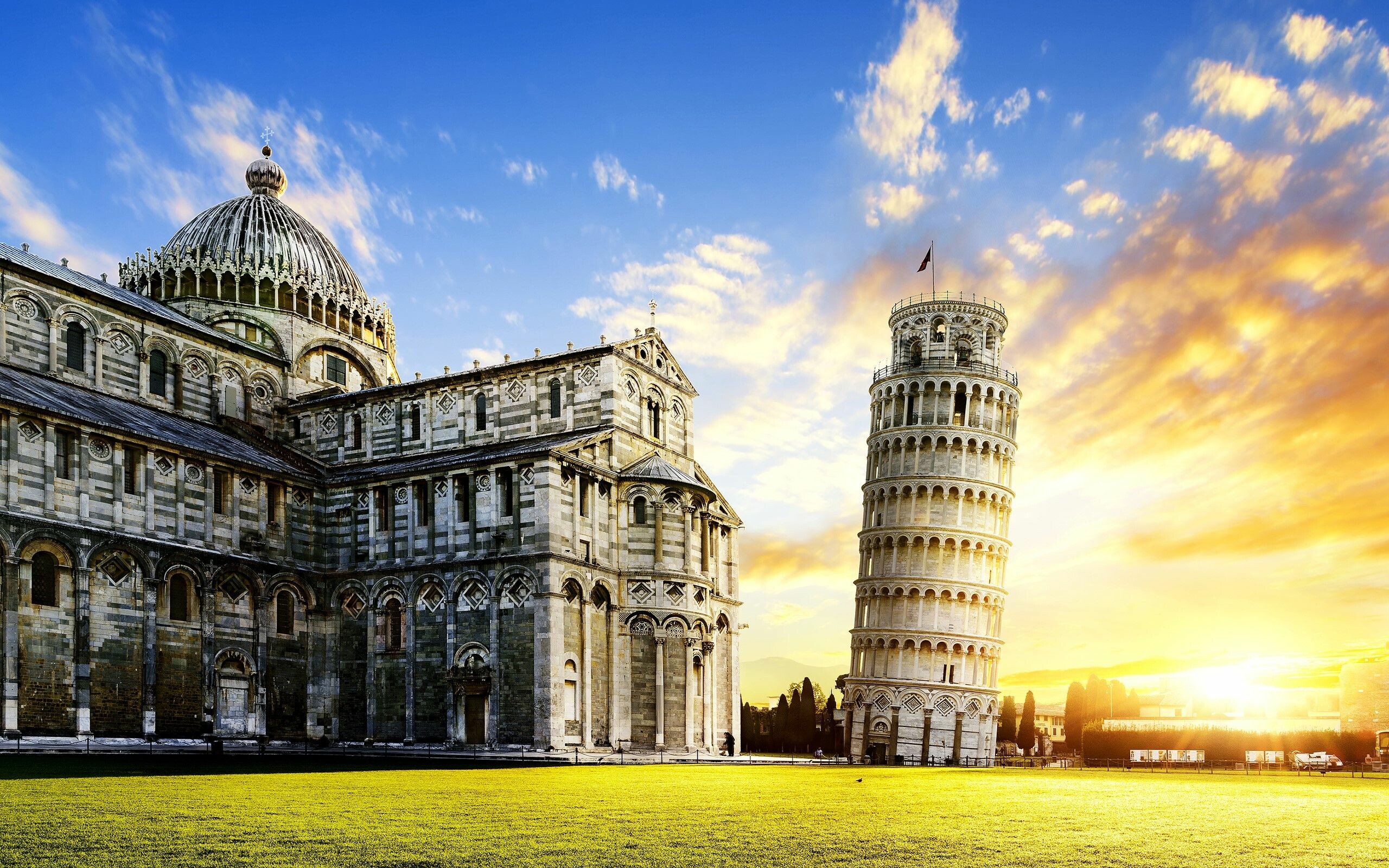 Italy: Pisa, The country entered World War II on 10 June 1940. 2560x1600 HD Background.