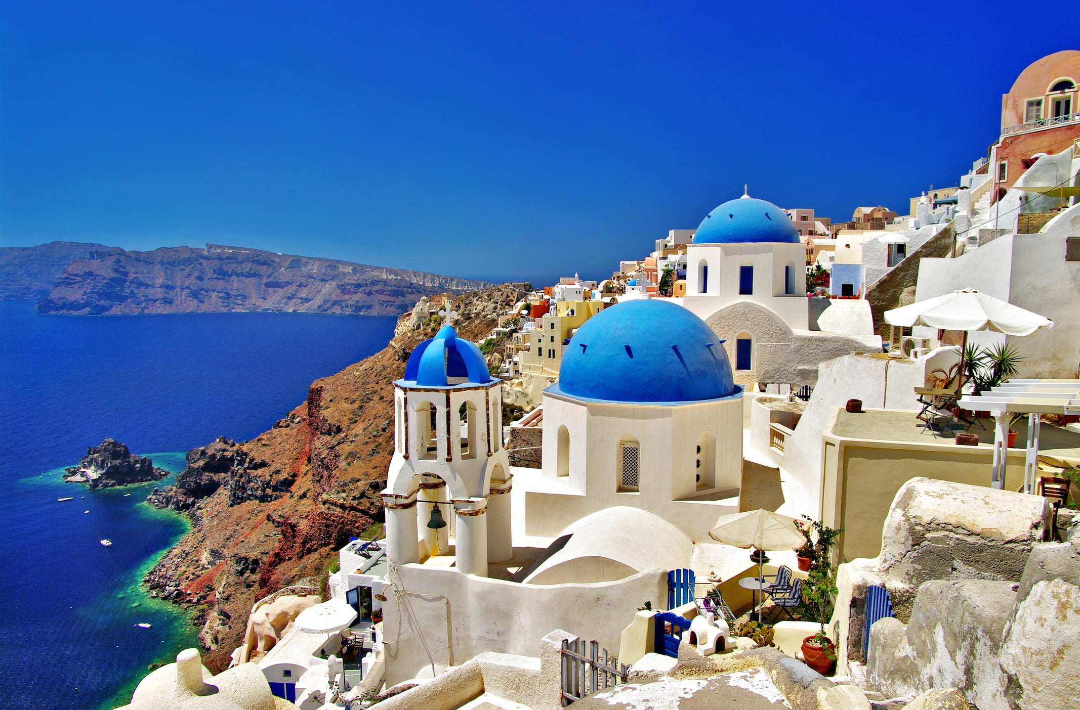 Oia blue domes, Santorini cityscape, Greece travel, 2140x1410 HD Desktop