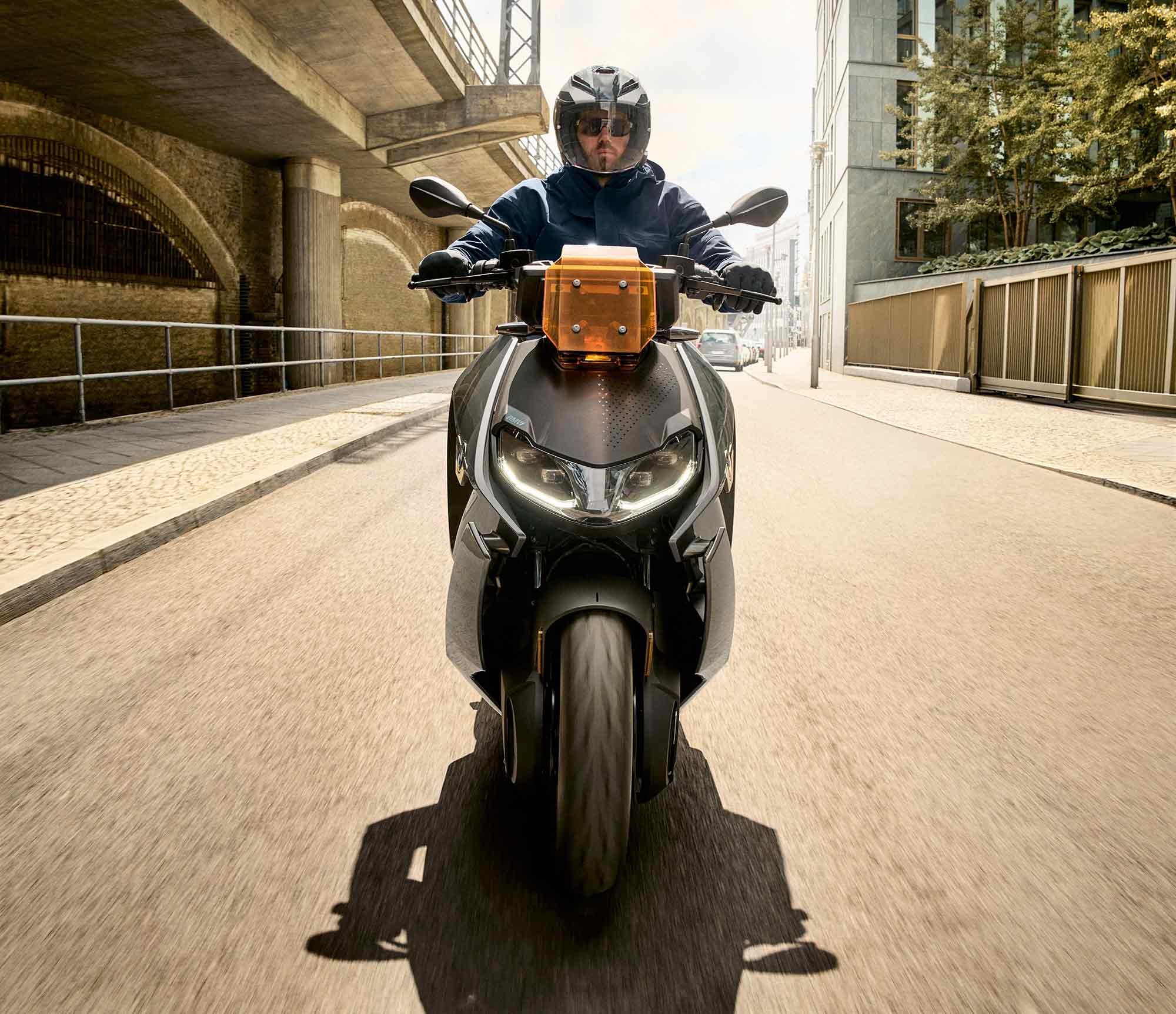 BMW CE 04, 2022 scooter first, Cycle volta, Auto, 2000x1730 HD Desktop
