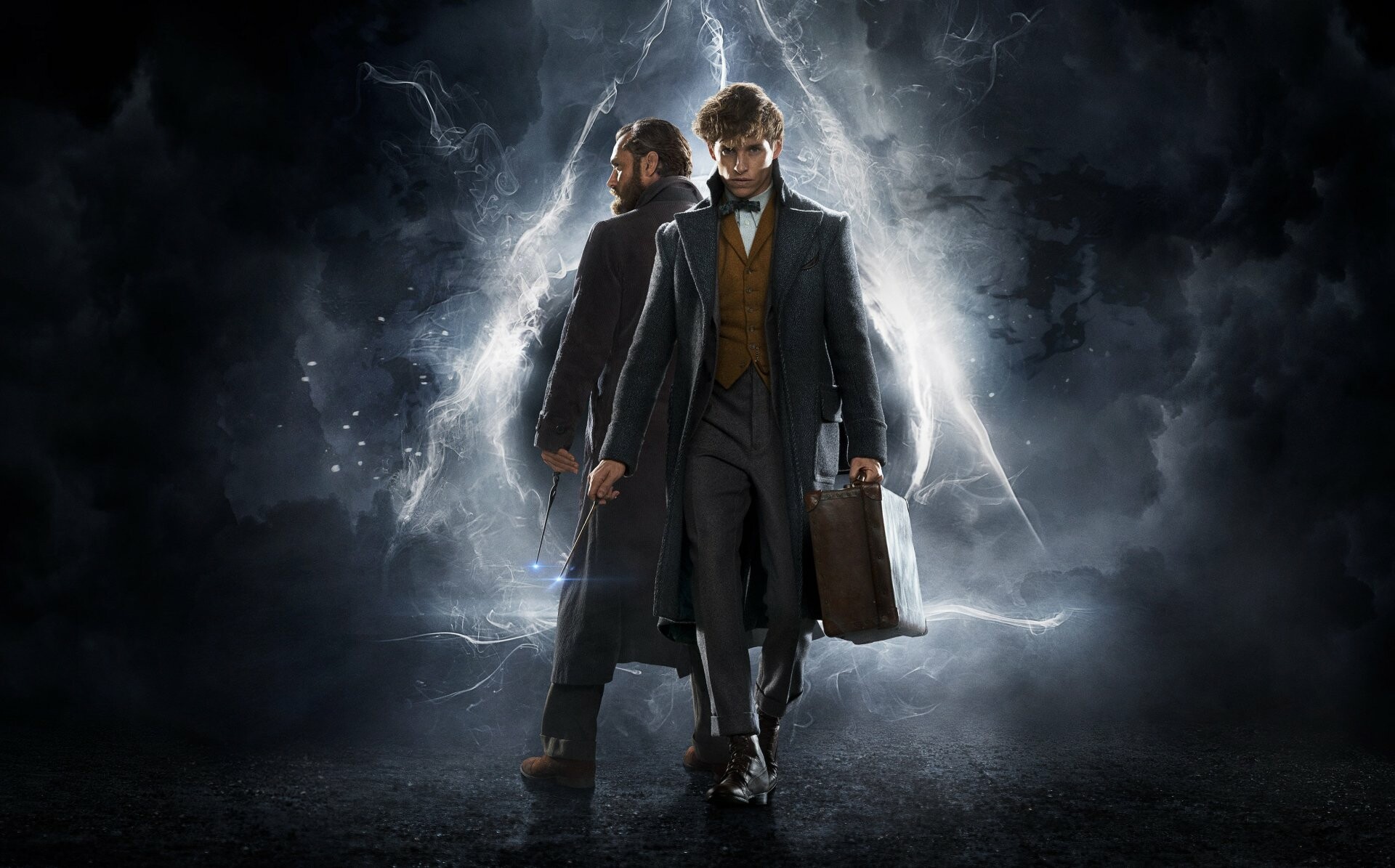 Fantastic Beasts: The Secrets of Dumbledore: Albus and Newt Scamander, Eddie Redmayne and Jude Law. 1920x1200 HD Background.