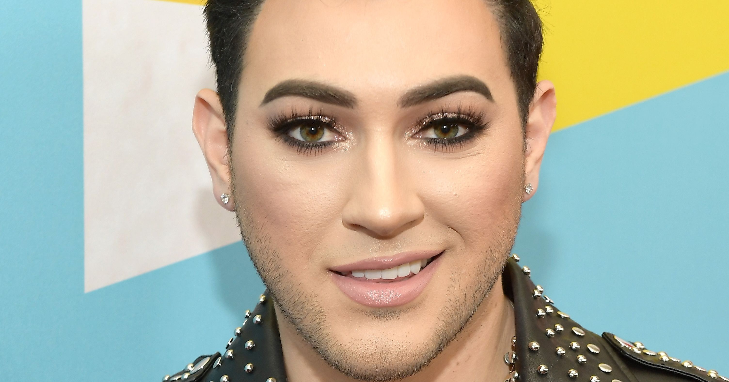 Manny MUA, Conflict with brand, Sexist allegations, Unsettling situation, 3010x1580 HD Desktop