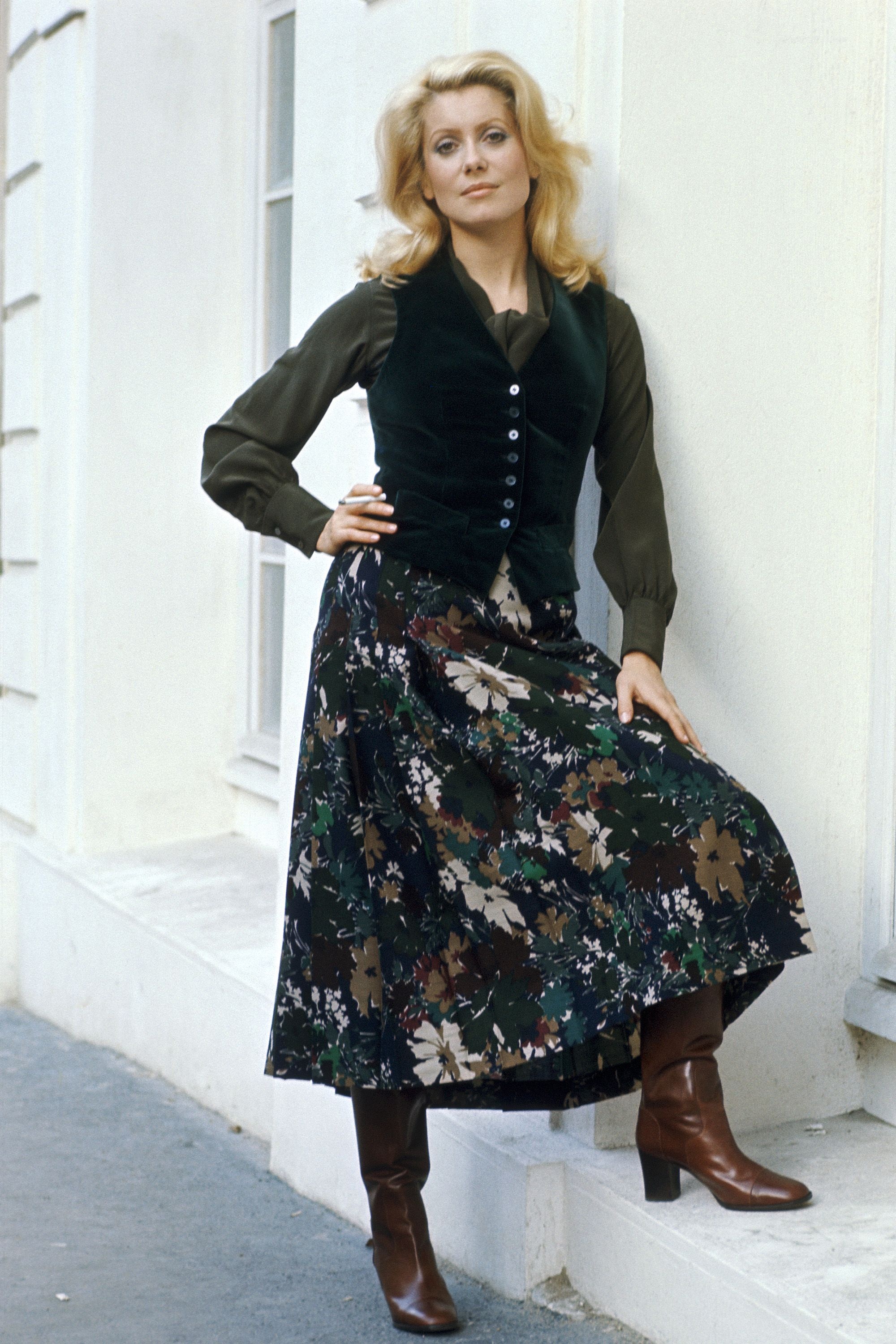 Catherine Deneuve, 1970s fashion icons, 2000x3000 HD Phone