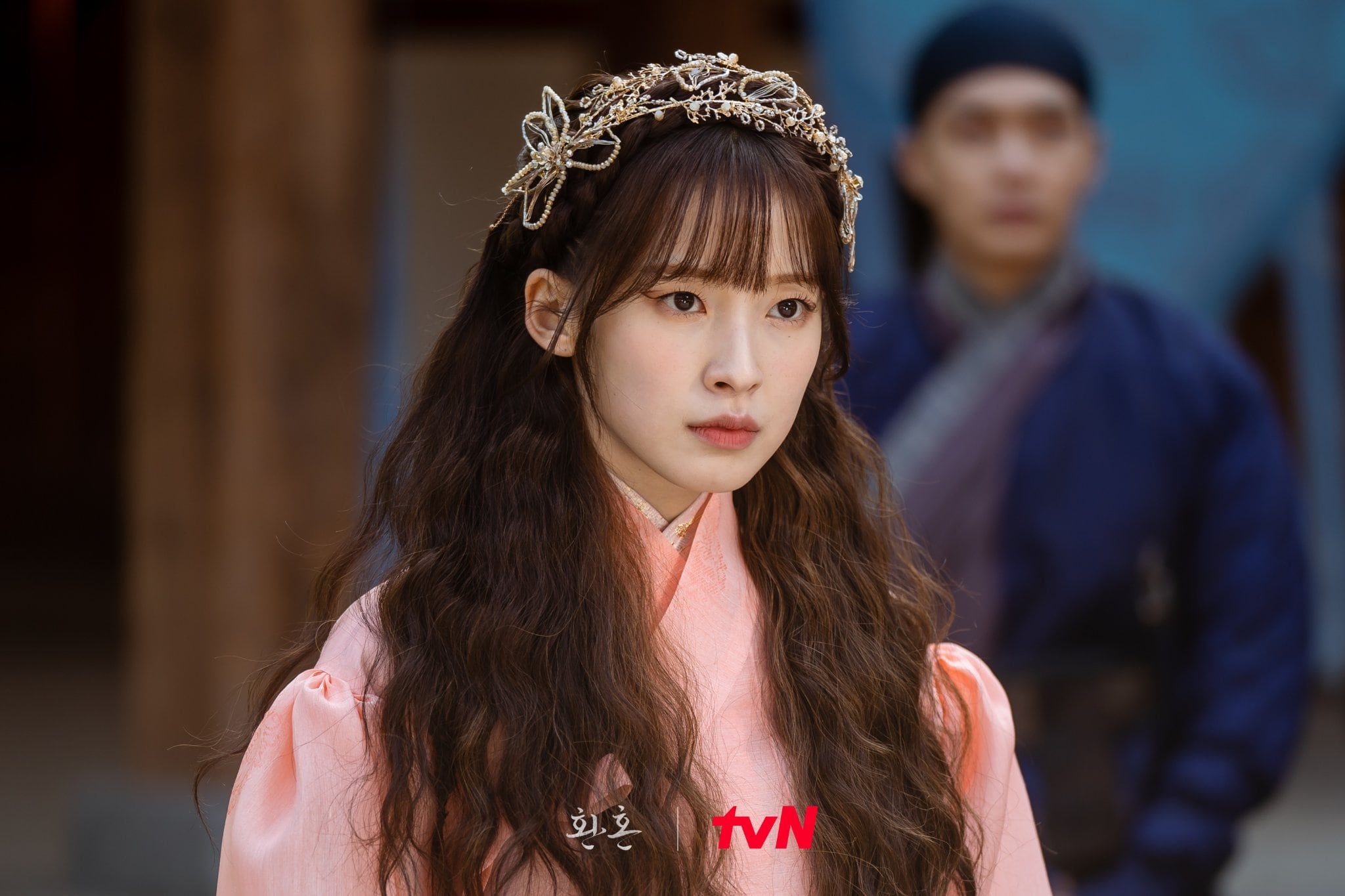 Oh My Girl's Arin Showcases Her Beautiful And Immature Charms As The Most Popular Girl In Alchemy Of Souls | Soompi 2050x1370