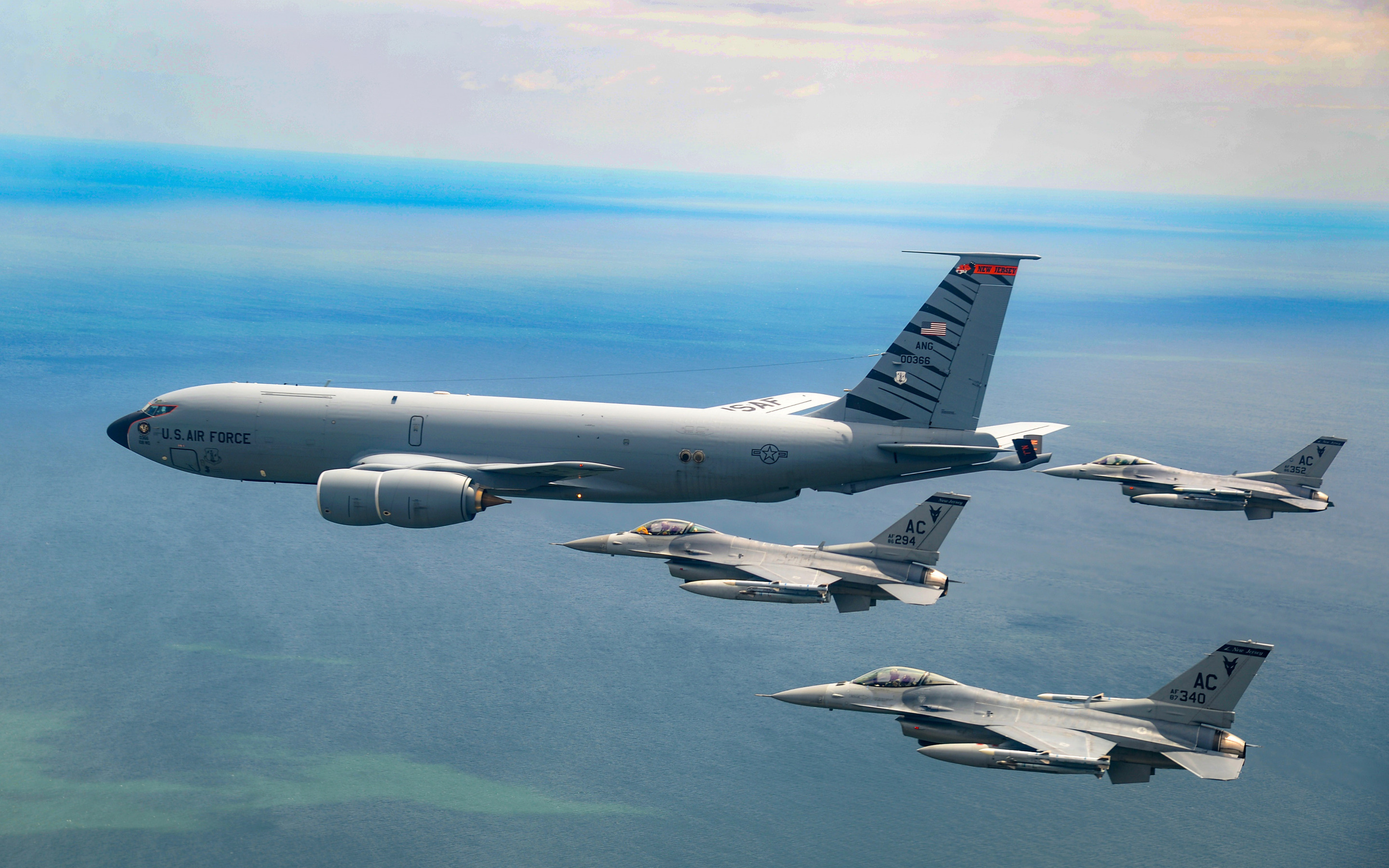 KC-135 Stratotanker, General Dynamics F-16 Fighting Falcon, Aerial refueling aircraft, USAF, 2880x1800 HD Desktop