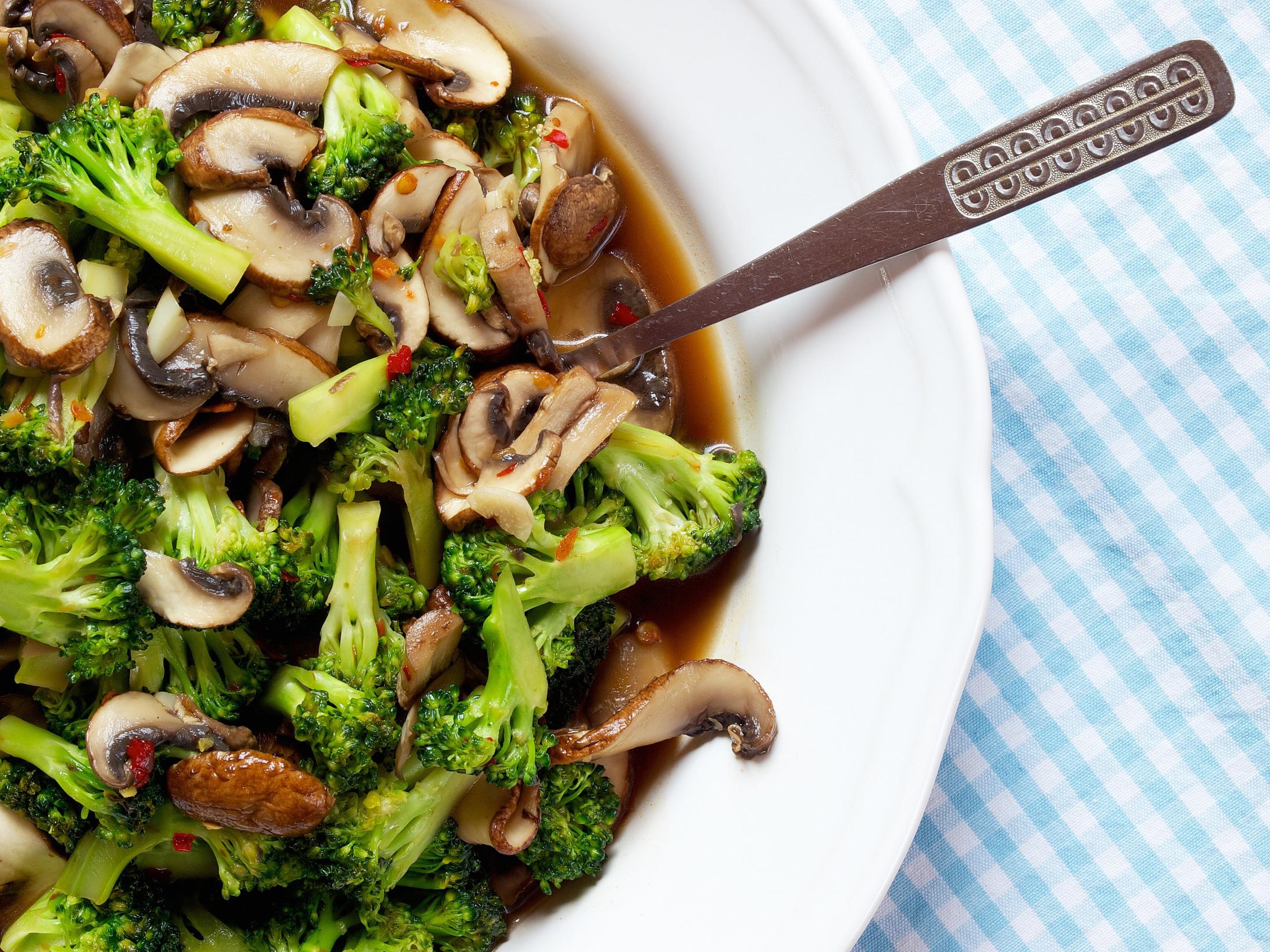 Broccoli and mushroom skillet, Vegan-friendly, Nutritious one-pot meal, Eat Vegan Rocks, 2200x1650 HD Desktop