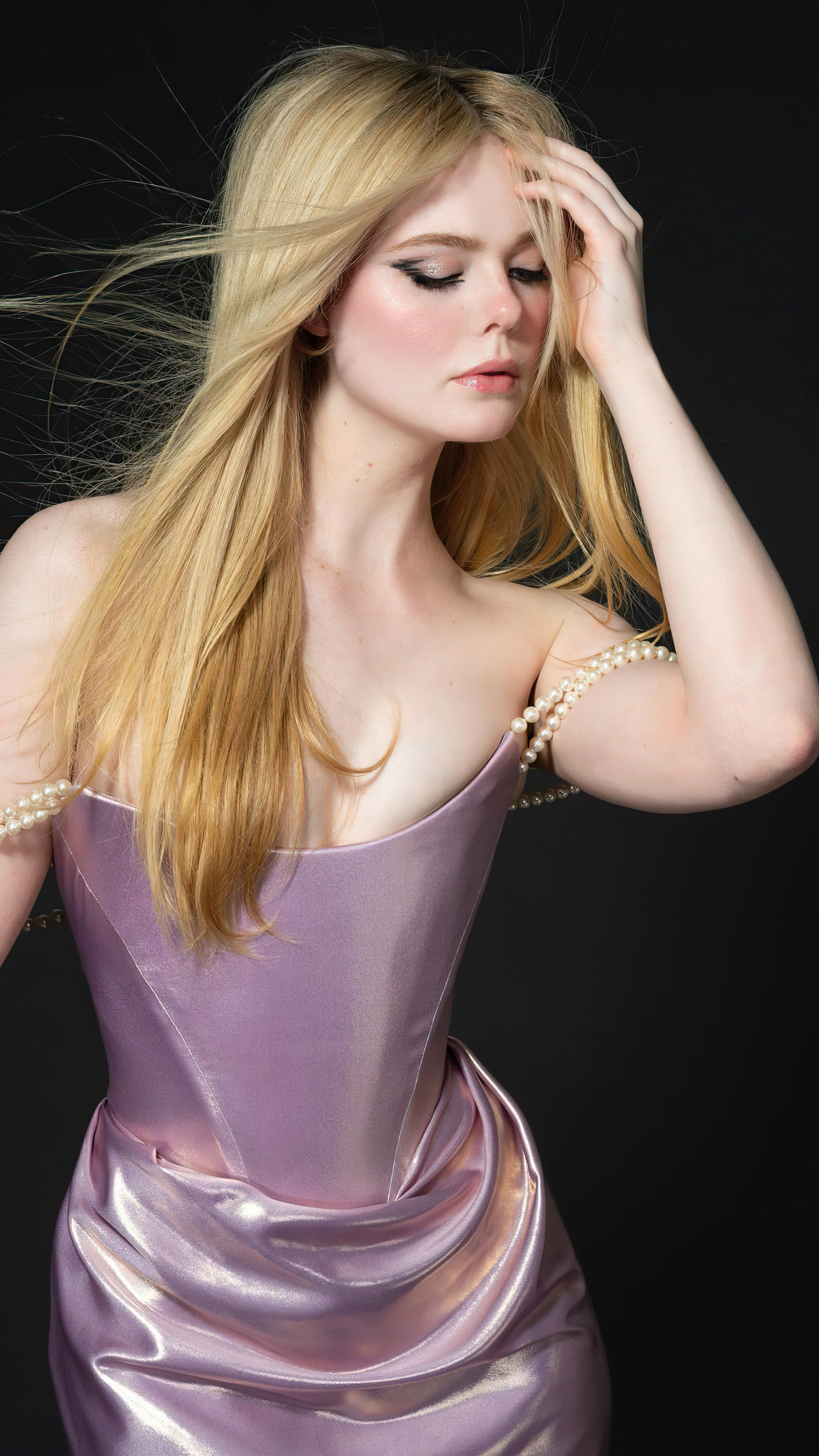 Elle Fanning: Was cast for the role of Ruth in The Door in the Floor (2004). 2160x3840 4K Wallpaper.