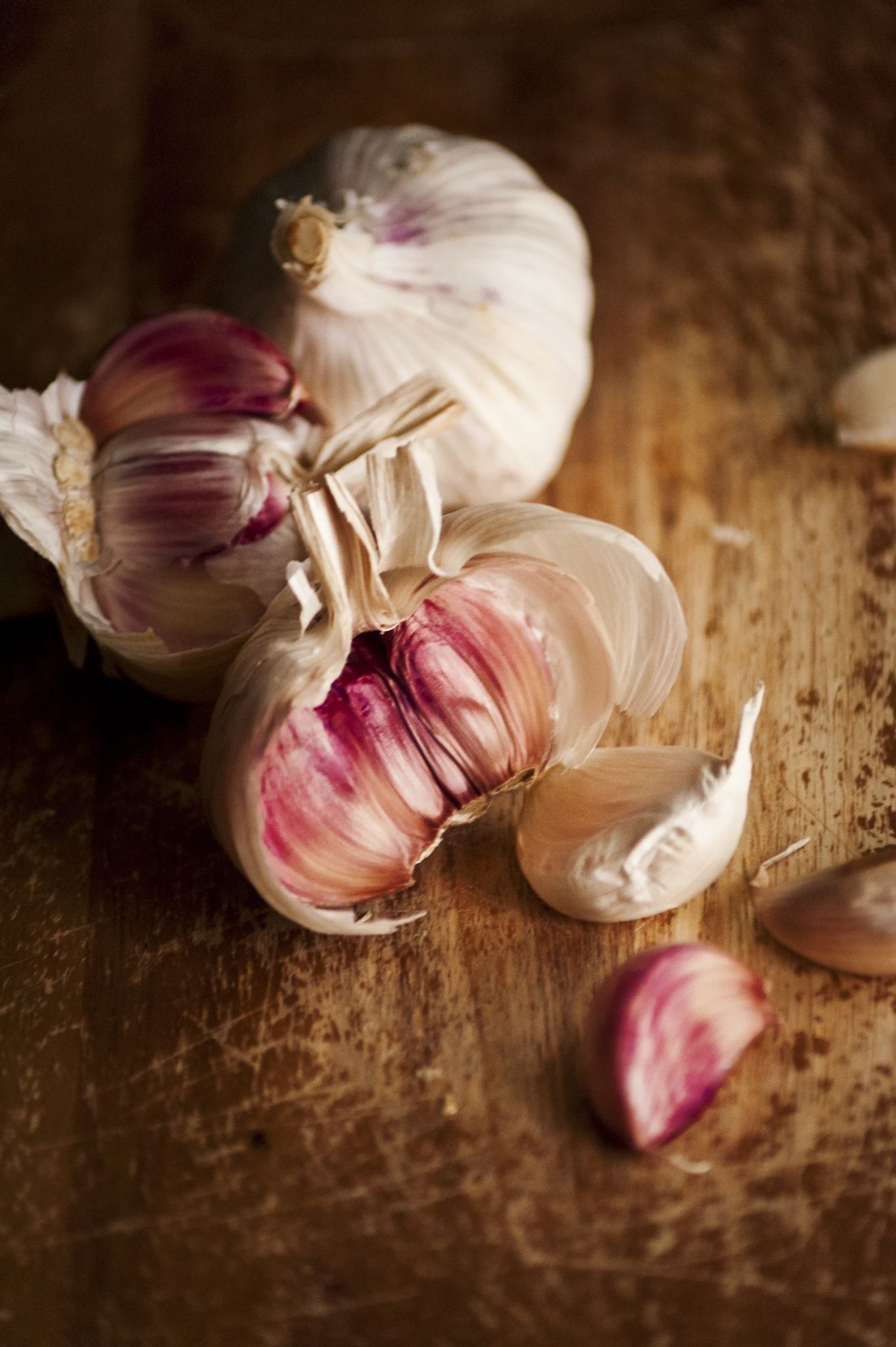 Garlic photography, Food artist's capture, Culinary masterpieces, Savory ingredient, 1370x2050 HD Handy