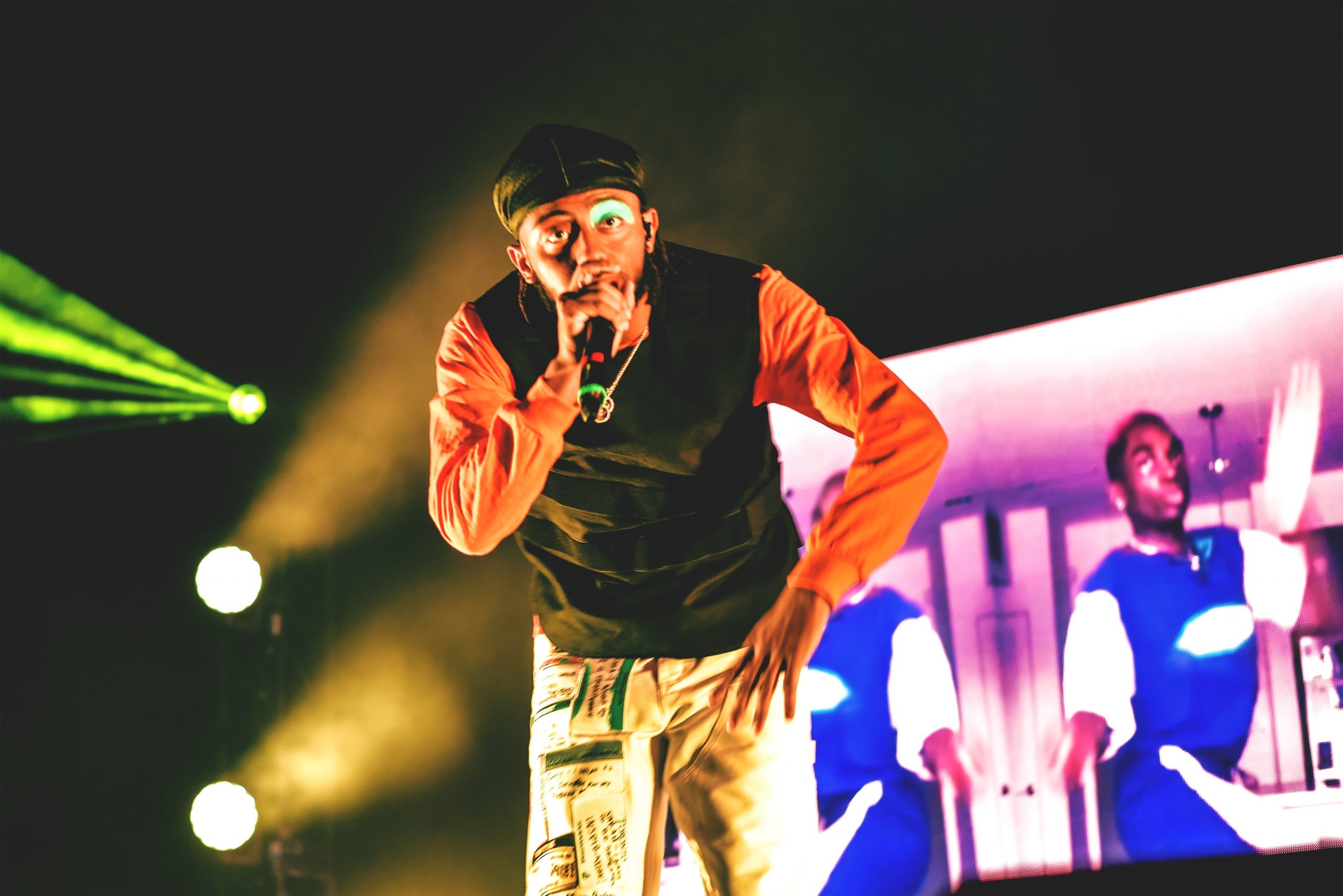 Amine (Rapper), Captivating storytelling, Dynamic stage presence, Personal growth, 2560x1710 HD Desktop