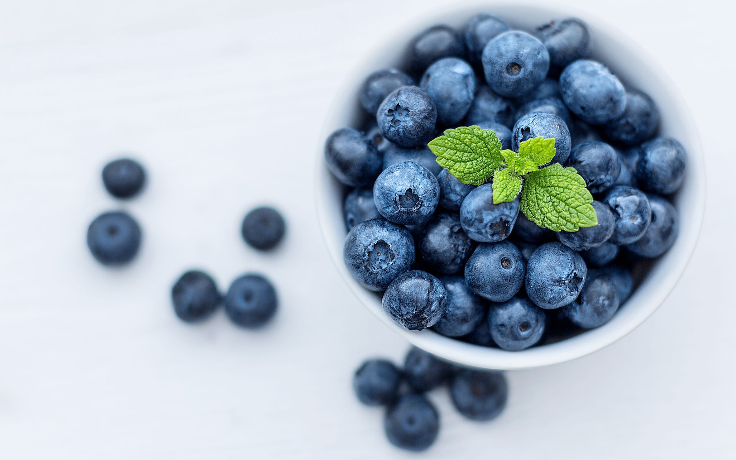 Juicy blueberries, Mouthwatering treat, Berrylicious, Nature's candy, 2370x1480 HD Desktop