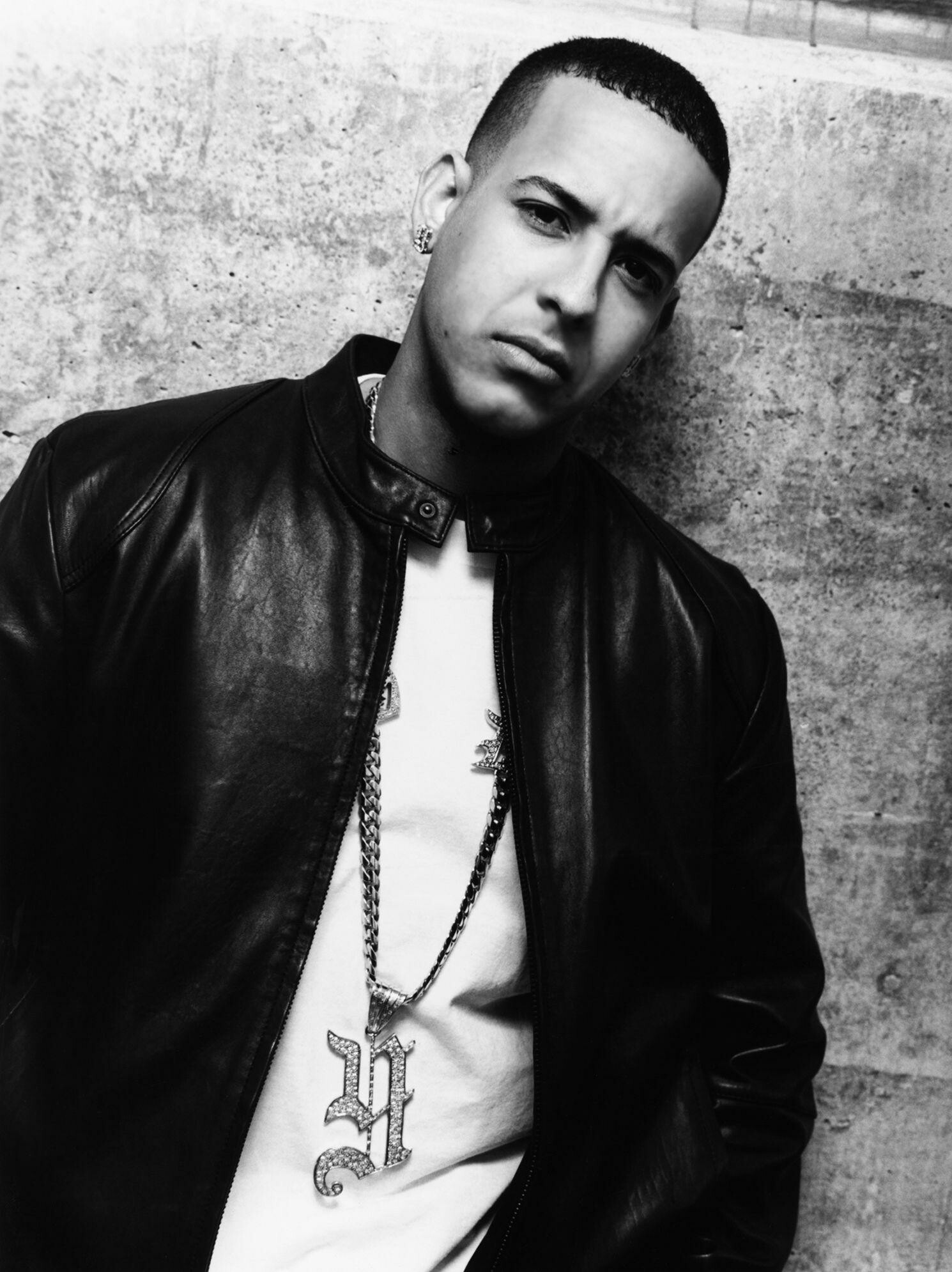Daddy Yankee: "Gasolina" became the first of the "Barrio Fino" singles to enter the Billboard Hot 100. 1490x1990 HD Wallpaper.