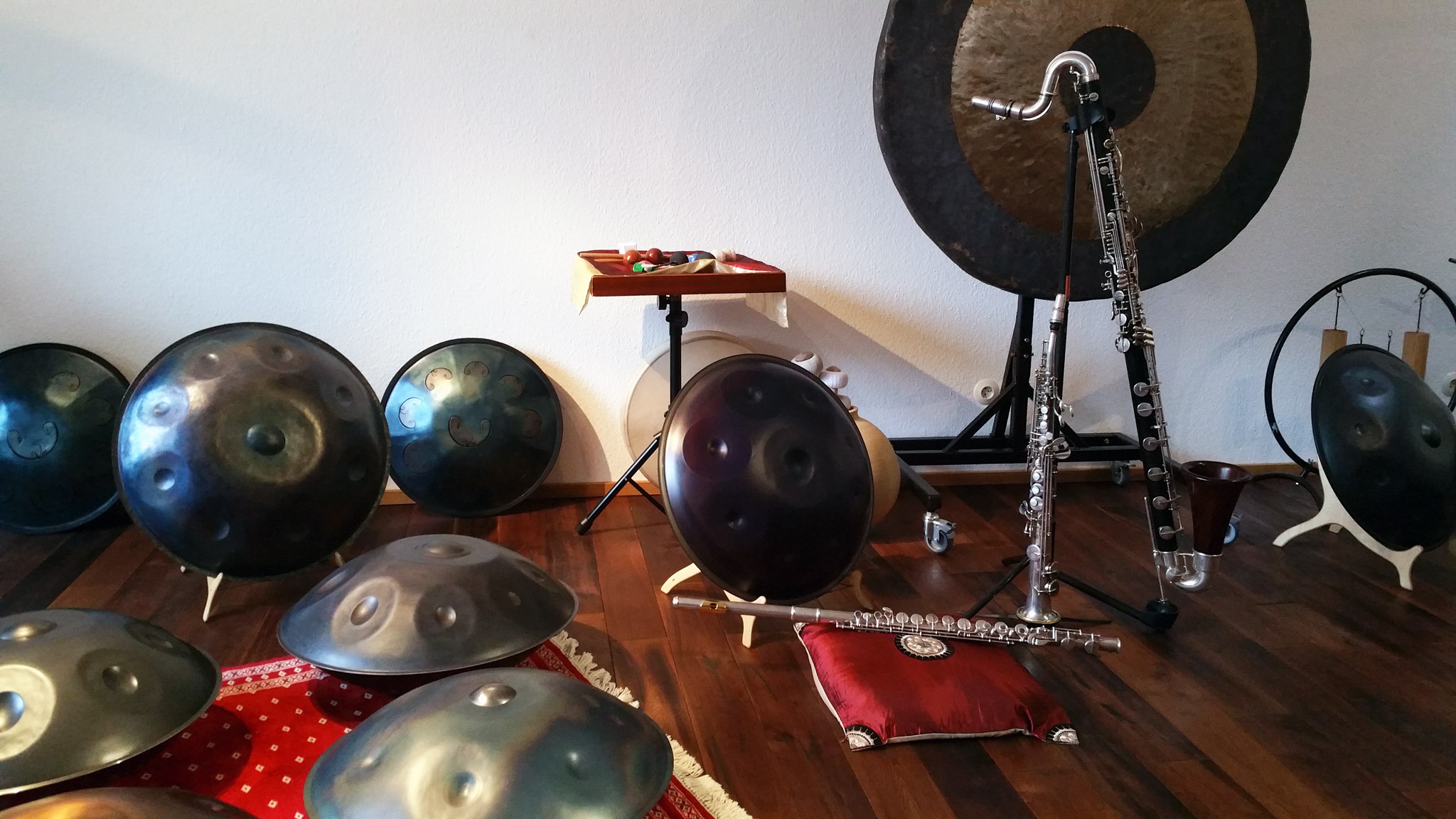 Handpan: Rich In Overtones, Can Be Played Without Knowledge Of Notes Or Harmony, Drum Studio. 2050x1160 HD Wallpaper.