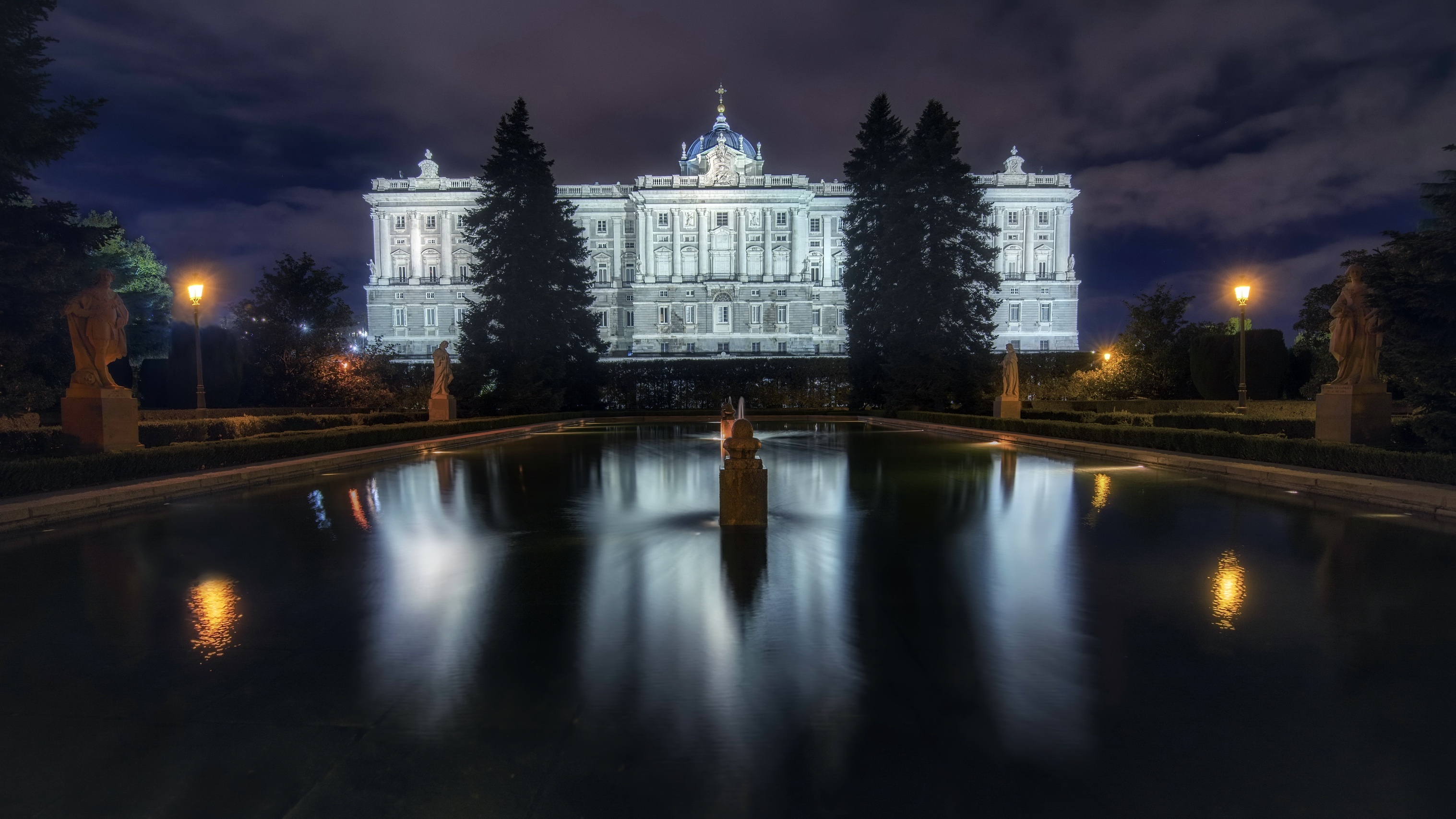 Madrid, Dark cityscape, Night view, Architectural marvel, 3040x1710 HD Desktop