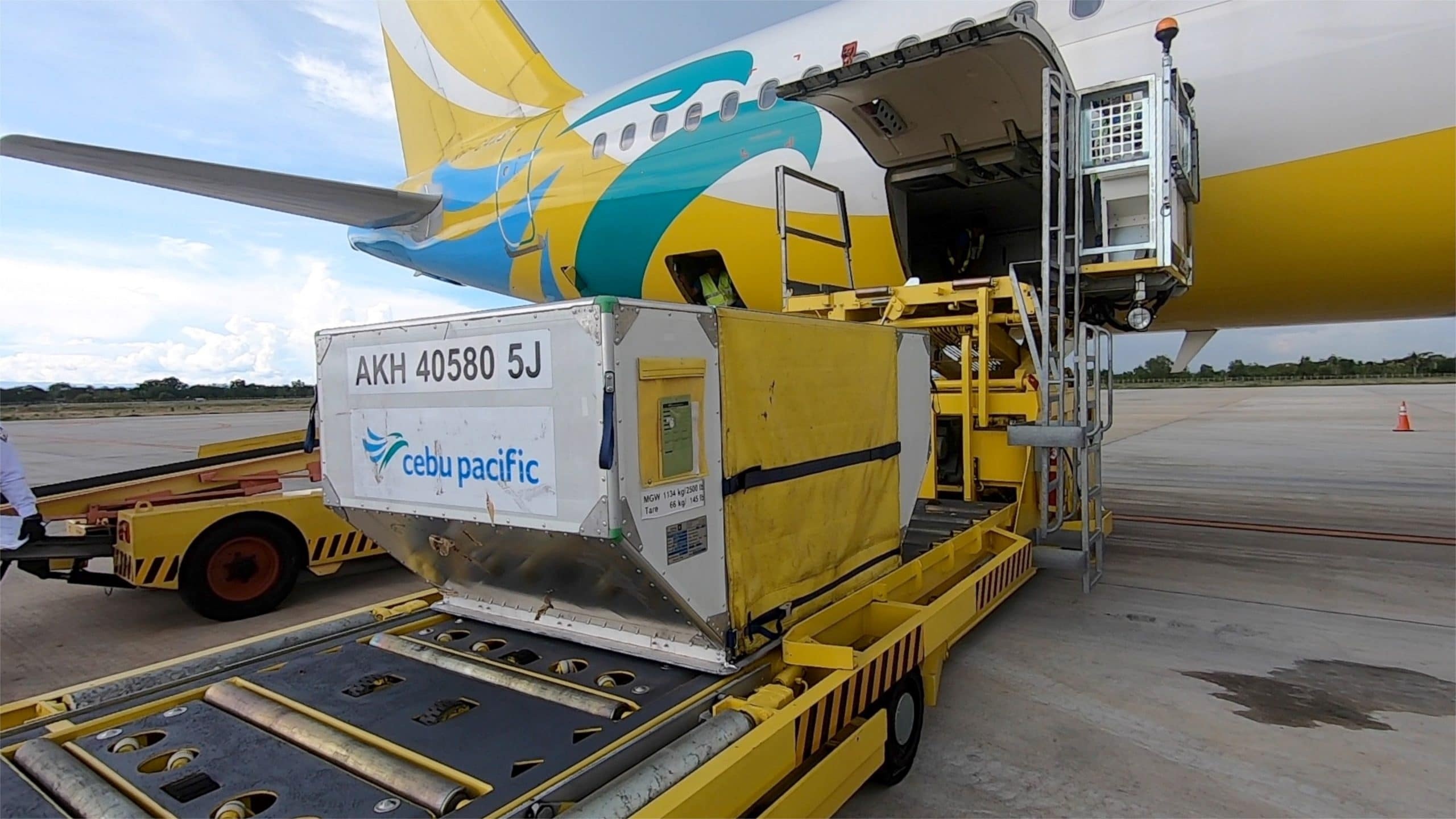 Cebu Pacific Air, Travels, Lufthansa, Coopertion, 2560x1440 HD Desktop