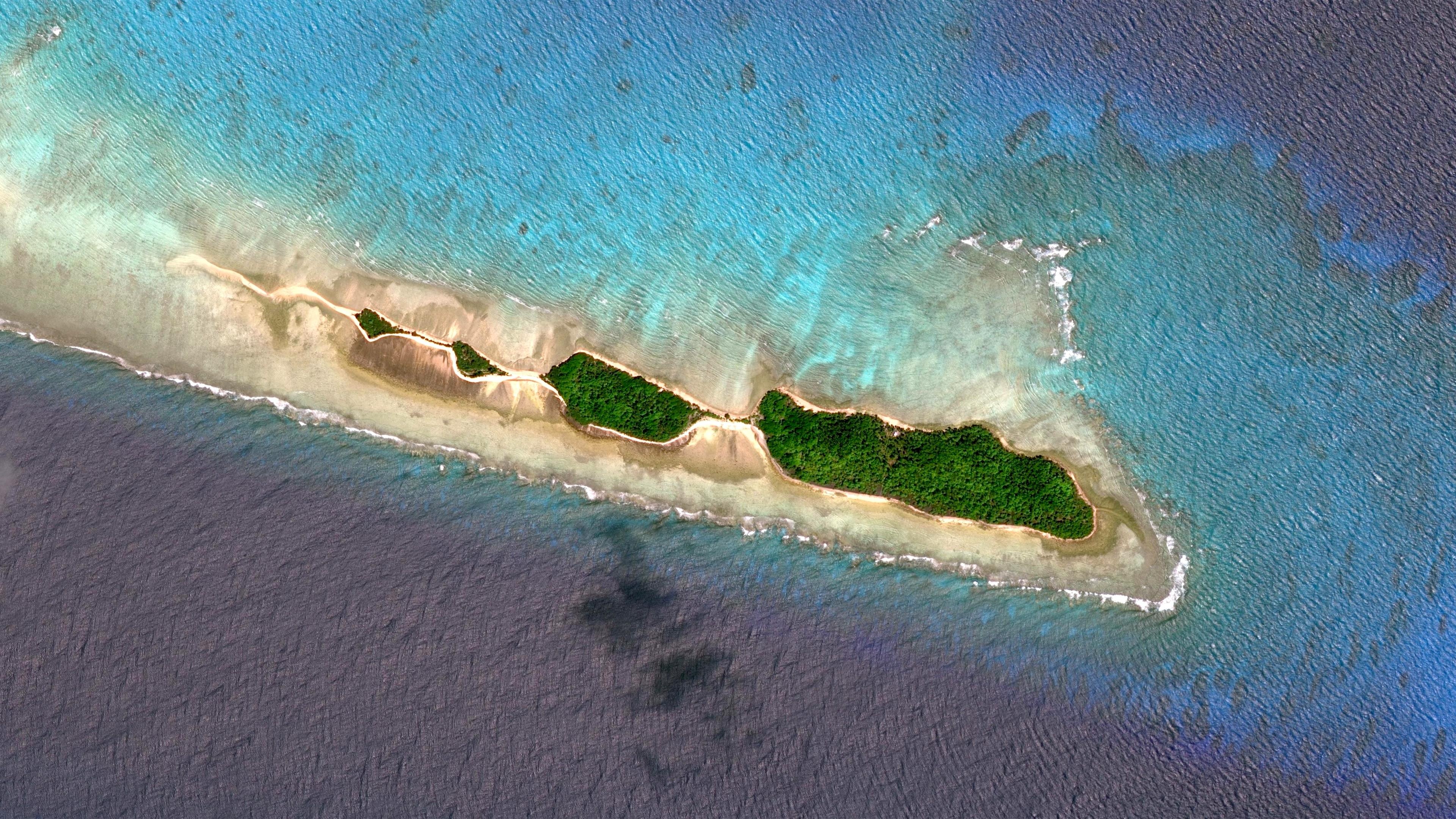 Enewetak Atoll in Marshall Islands, Low orbit tourist, Unique experiences, Rare perspective, 3840x2160 4K Desktop