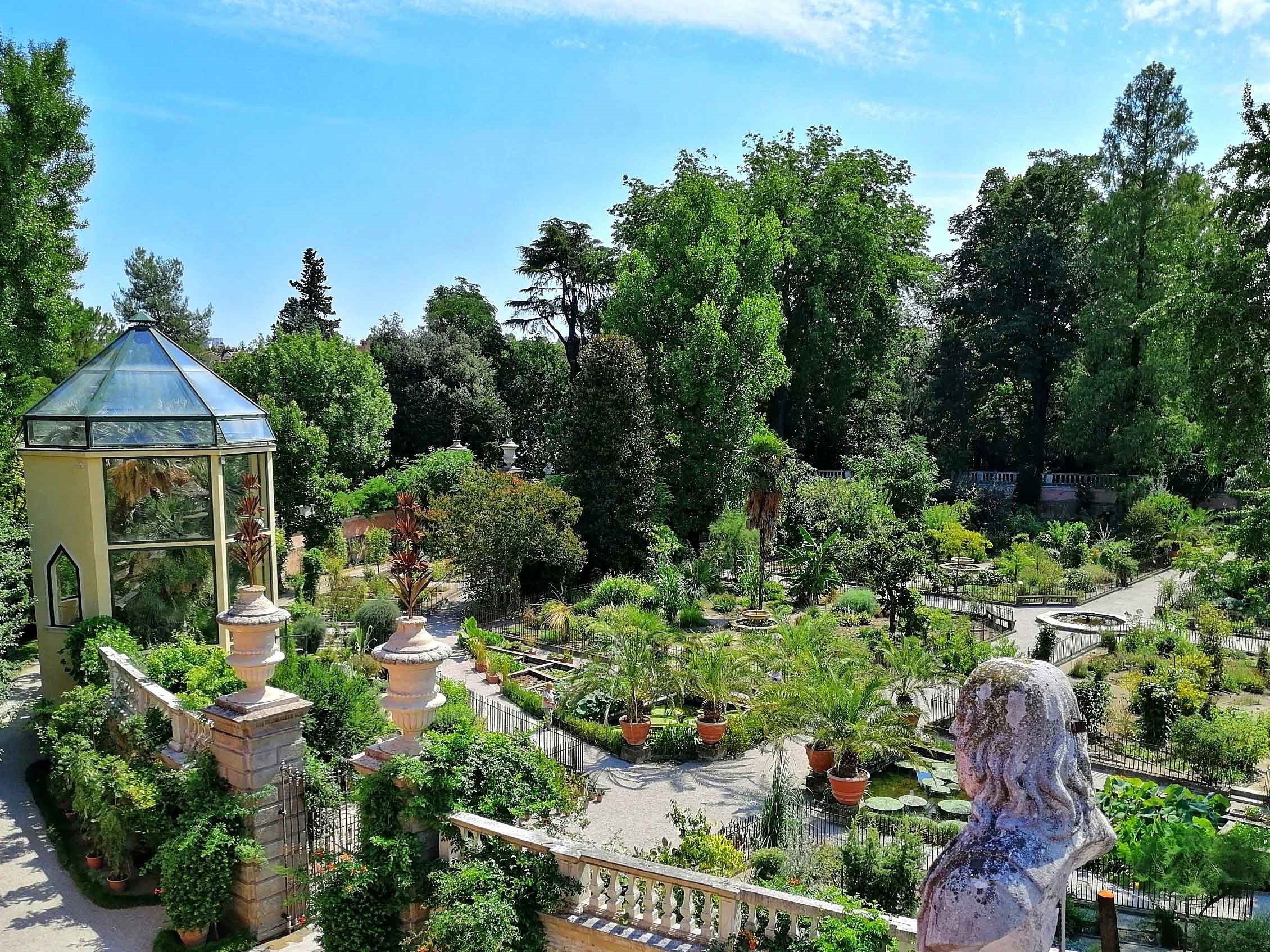 Padua, Italy botanical garden, Floral haven, 2260x1700 HD Desktop
