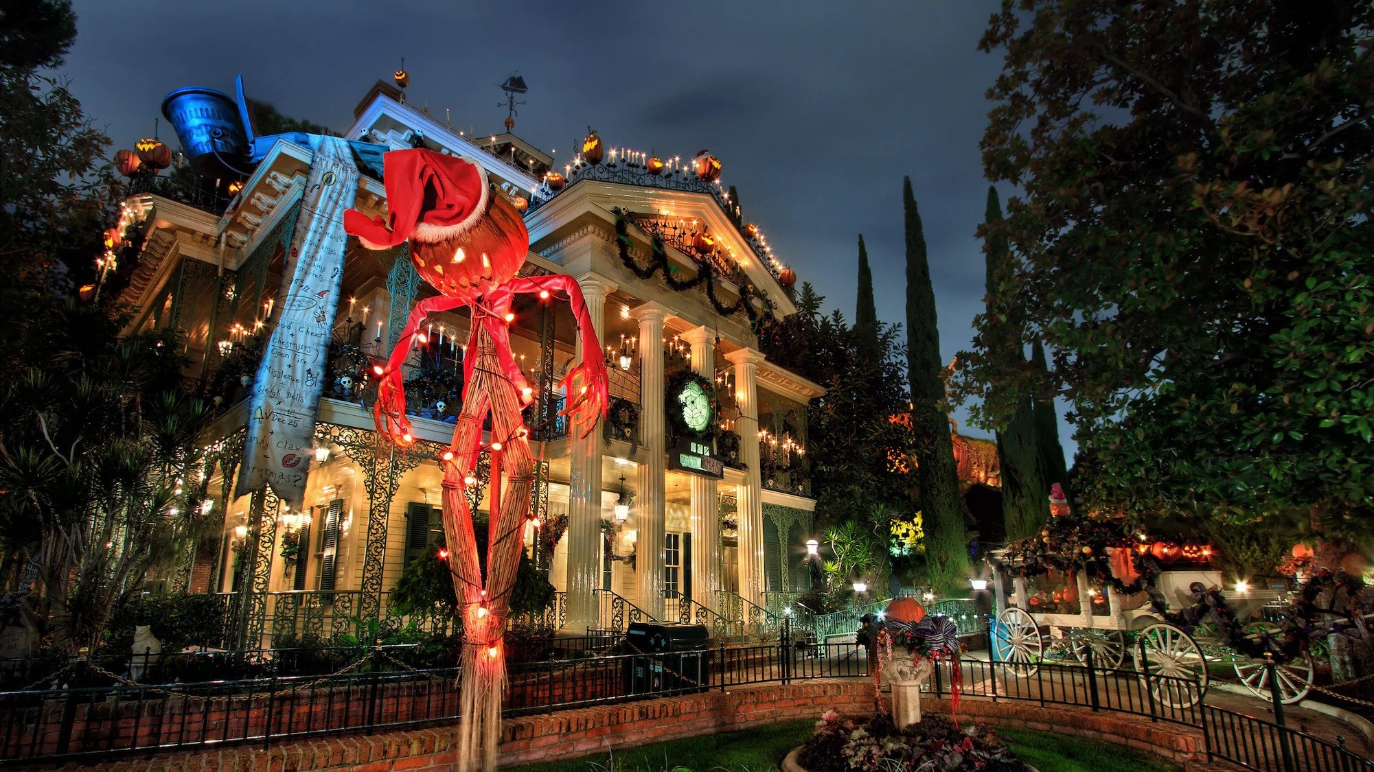Haunting holiday mansion, Disneyland refurbishment, Spooky wallpaper, 2010x1130 HD Desktop