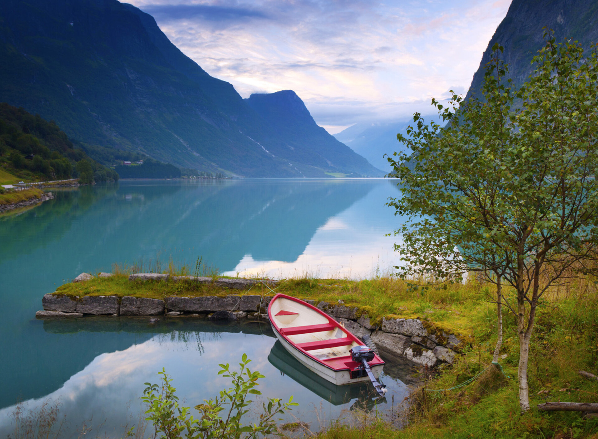 Norway: The country’s Geirangerfjord and Naeroyfjord fjords are on the UNESCO World Heritage list. 1920x1410 HD Wallpaper.
