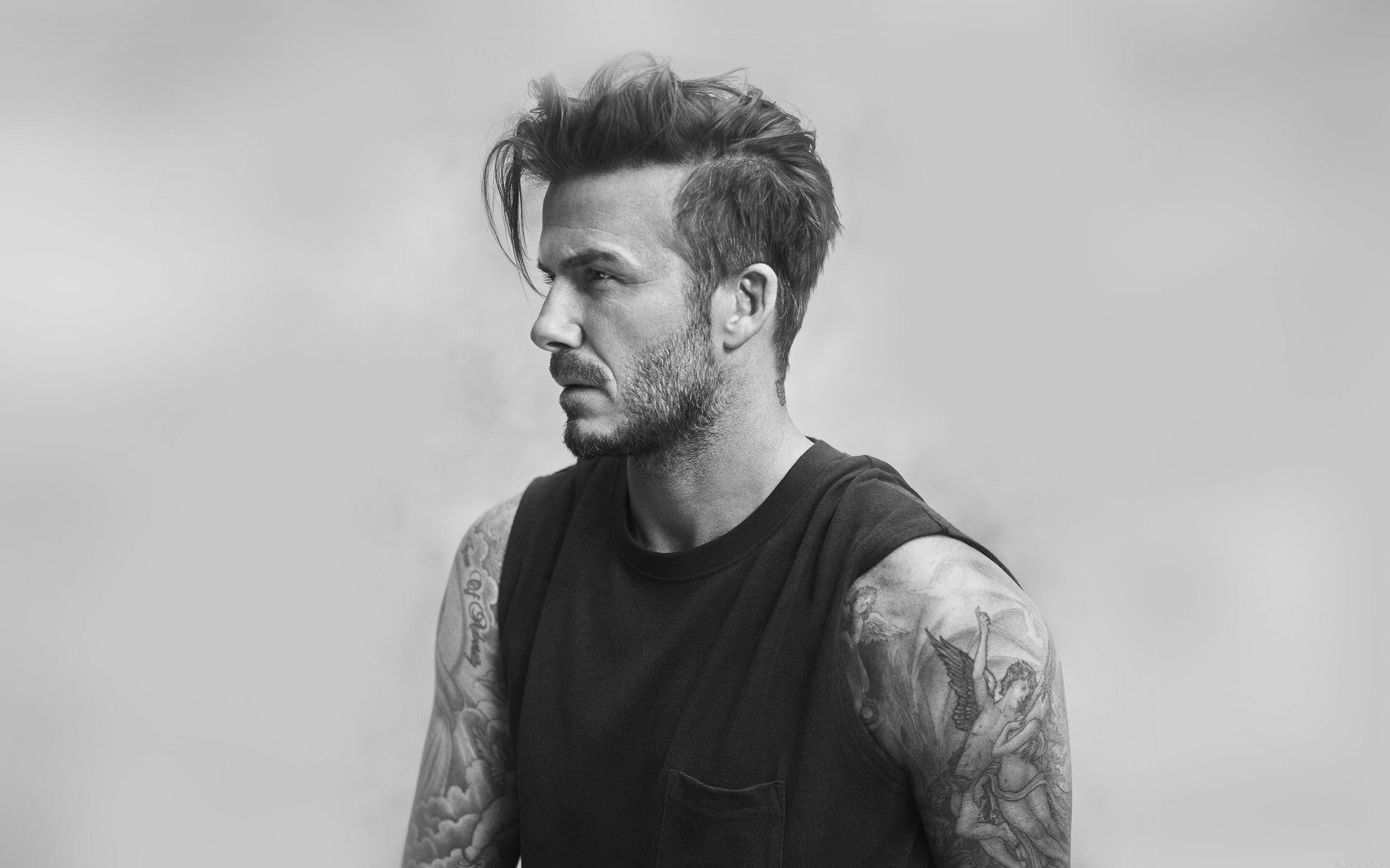 David Beckham: The first British footballer to play 100 UEFA Champions League games. 2880x1800 HD Background.