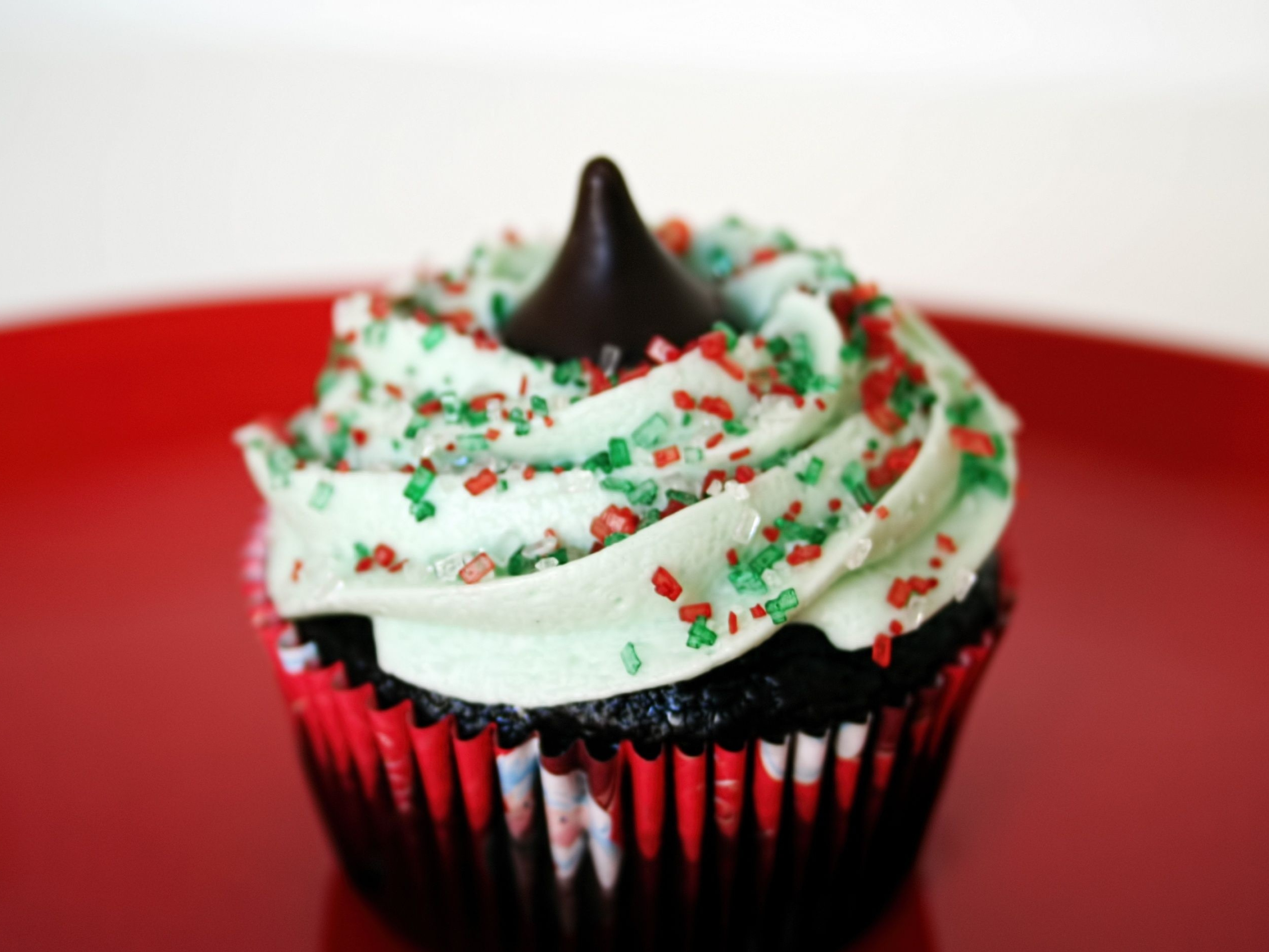 Christmas cupcake wallpapers, Festive backgrounds, Holiday treats, Delicious cupcakes, 2800x2100 HD Desktop