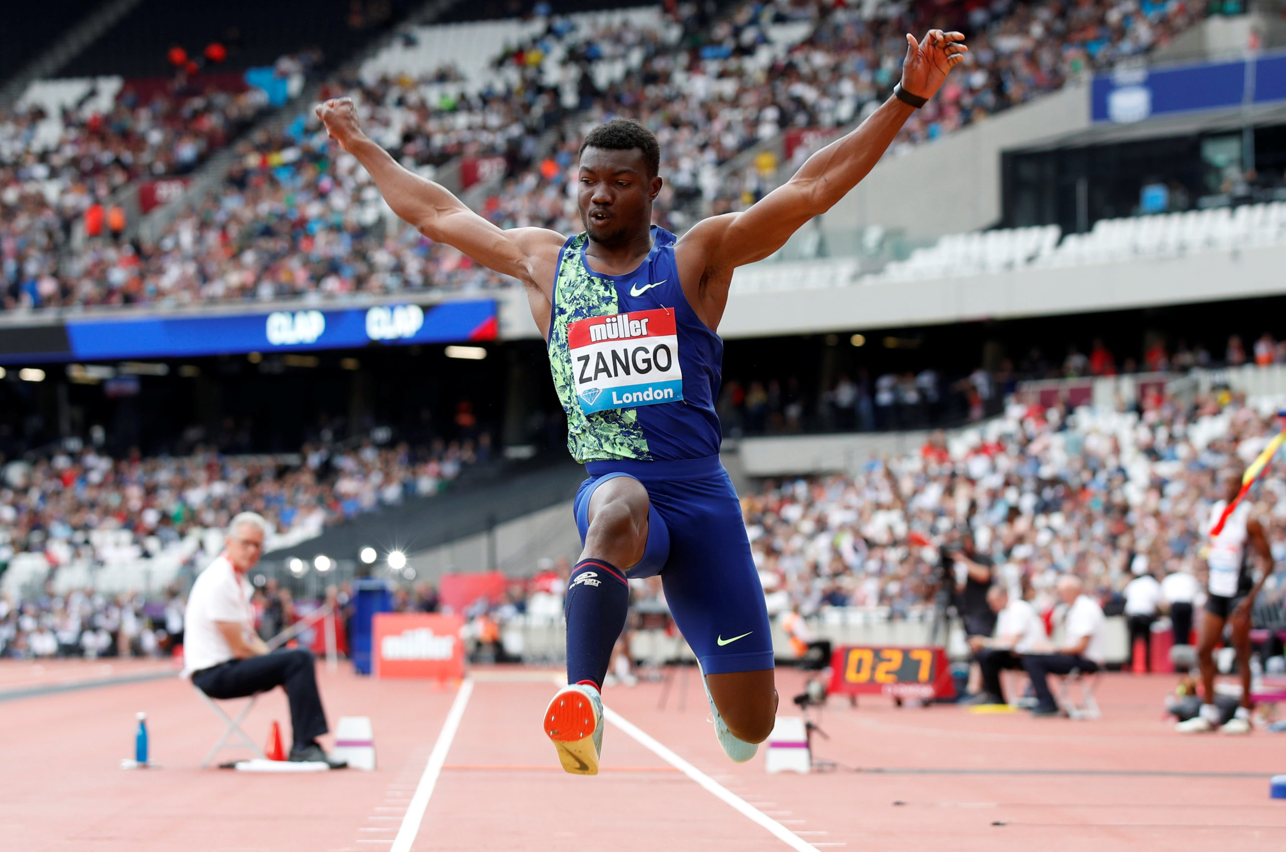 Hugues Fabrice Zango, Record-breaking leap, World indoor mark, Athletics, 2560x1700 HD Desktop