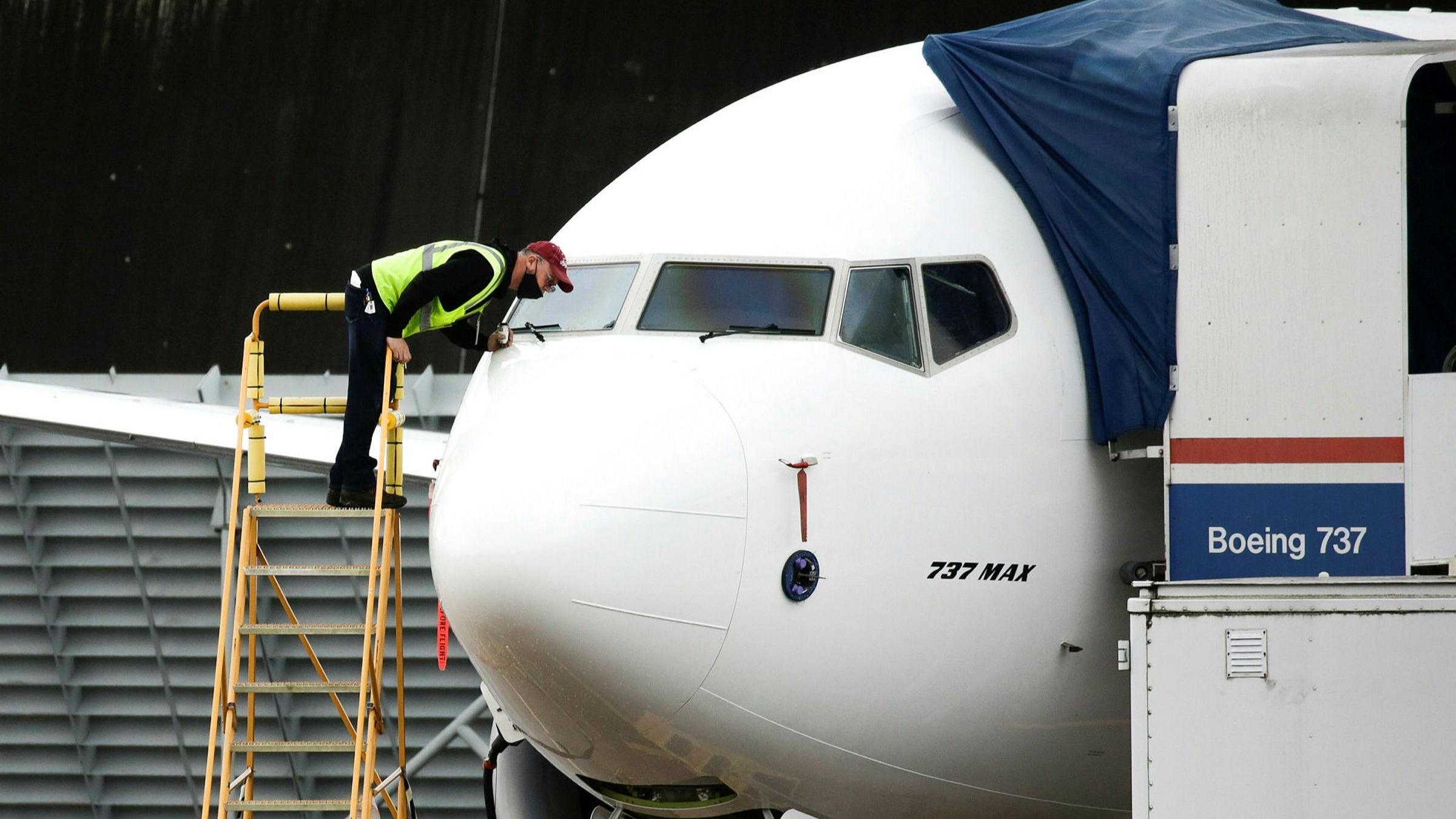 Boeing 737 MAX, Regain passengers trust, Financial Times, 2400x1350 HD Desktop
