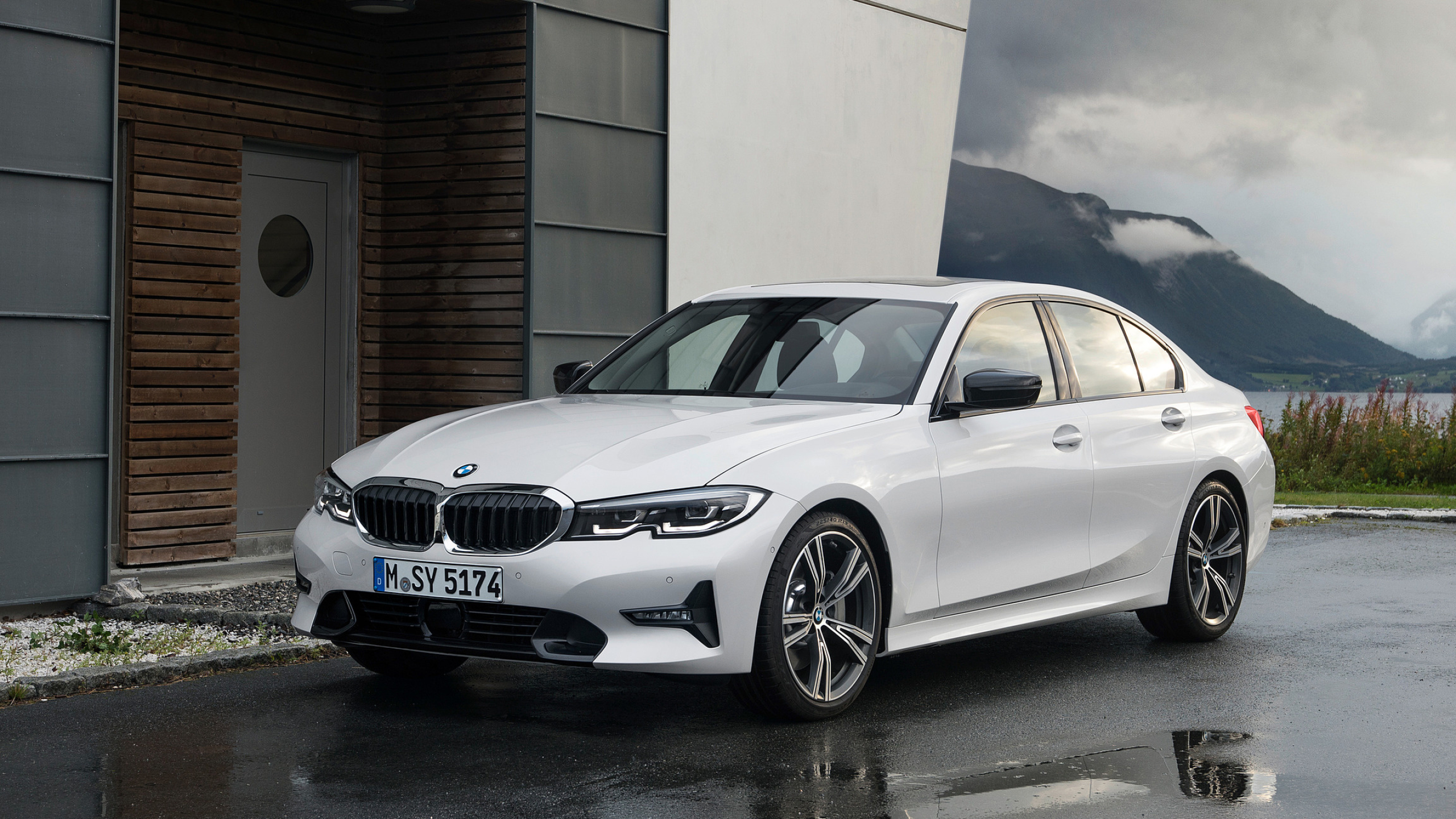BMW 3 Series, Front three-quarter view, Stunning HD wallpaper, Showcase the beauty of BMW, 2560x1440 HD Desktop