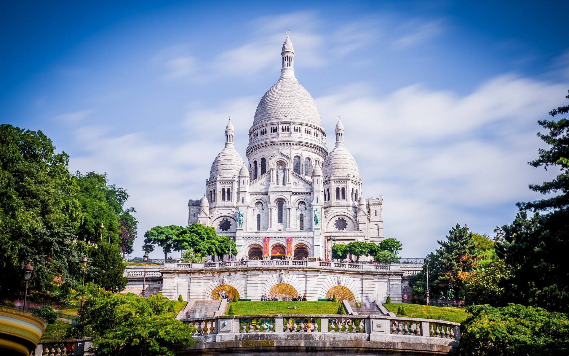 Parisian beauty, Sacre Coeur, Catholic temple, Magnificent architecture, 1920x1200 HD Desktop