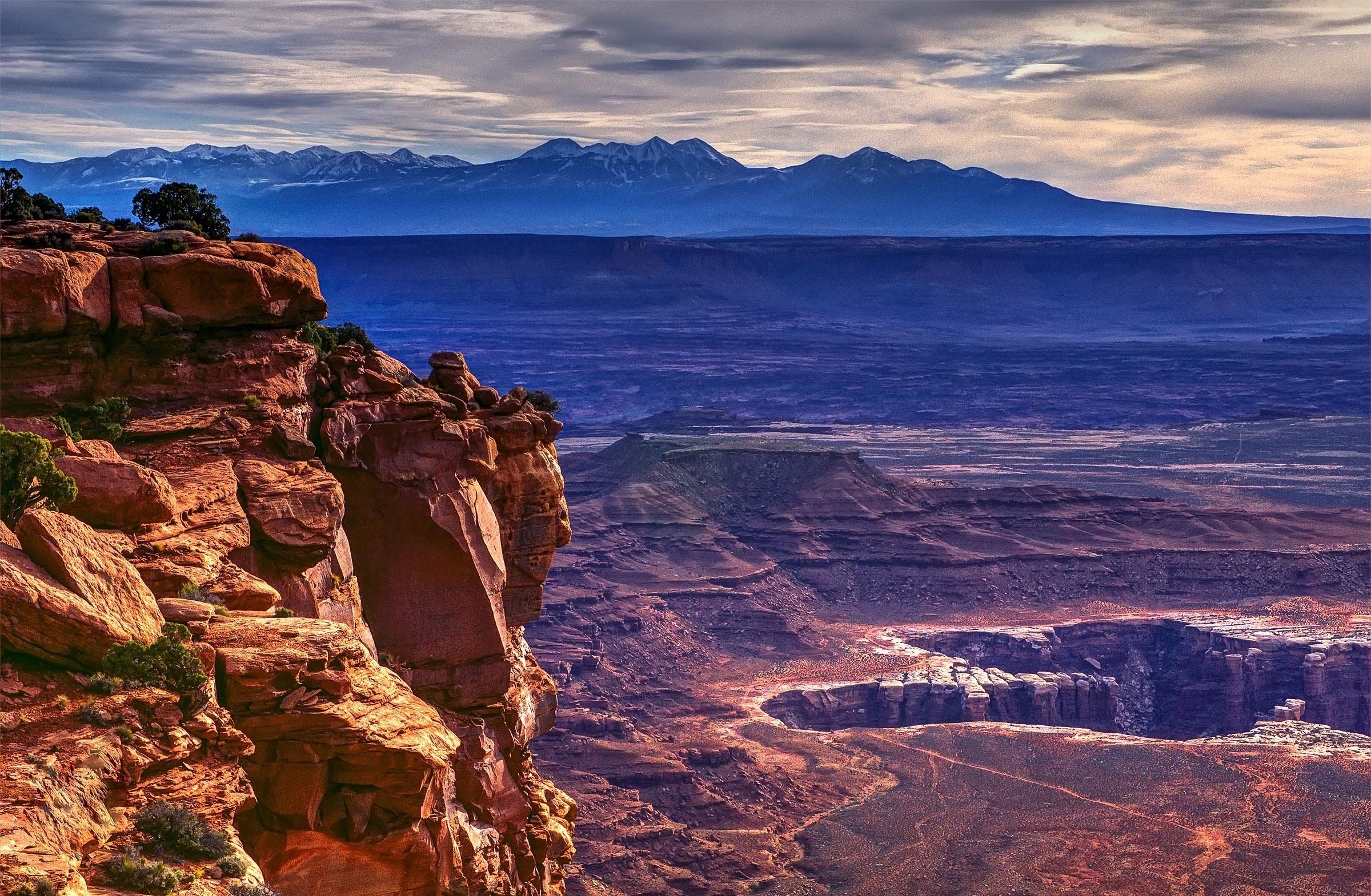 Utah: Canyonlands National Park, Moab, Desert, Natural landscape. 2400x1570 HD Wallpaper.