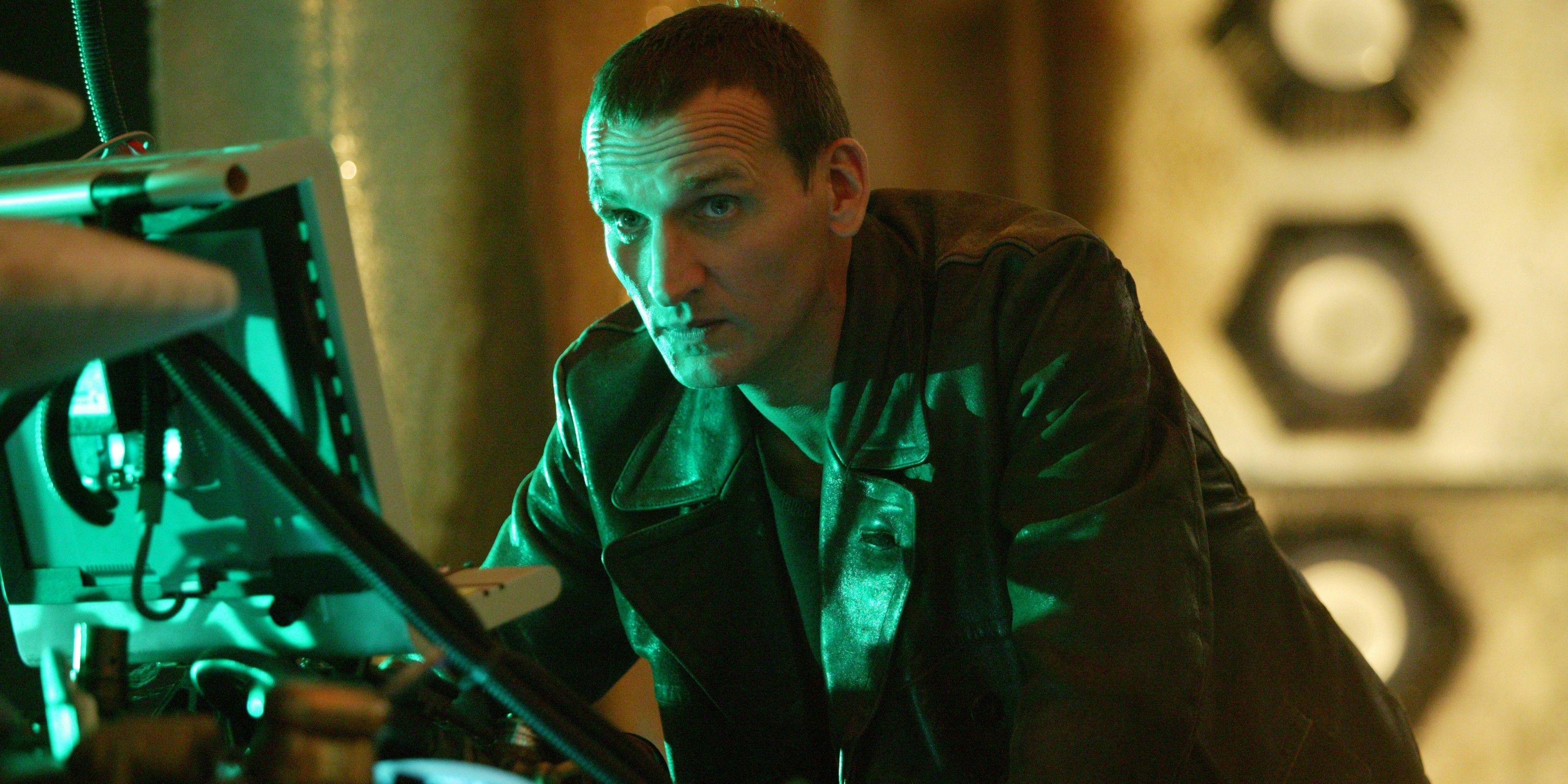 Reasons for Ninth Doctor's departure, Christopher Eccleston's decision, Behind-the-scenes drama, Doctor Who production, 3200x1600 Dual Screen Desktop