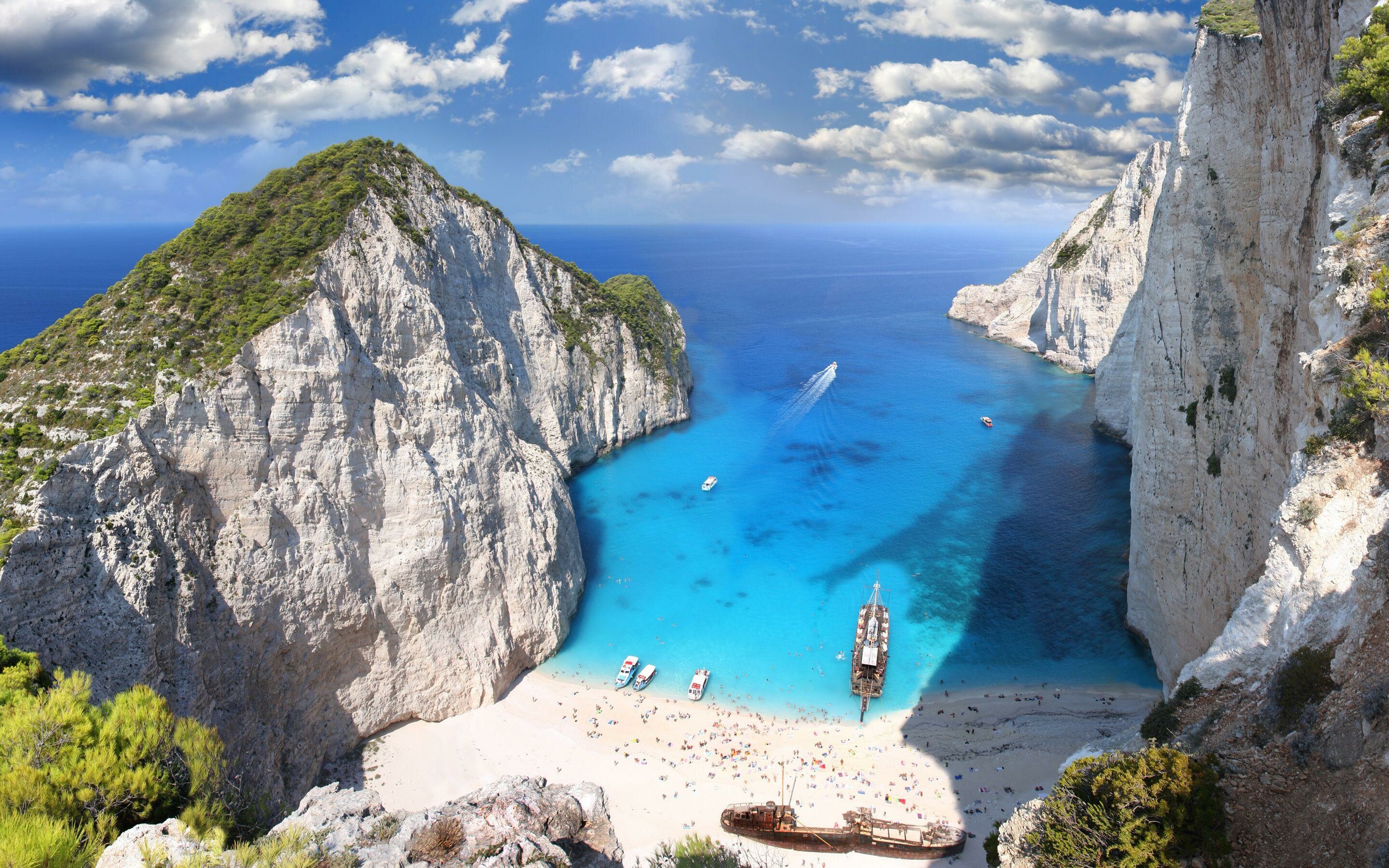 Greece: The country consists of nine traditional geographic regions. 2880x1800 HD Background.