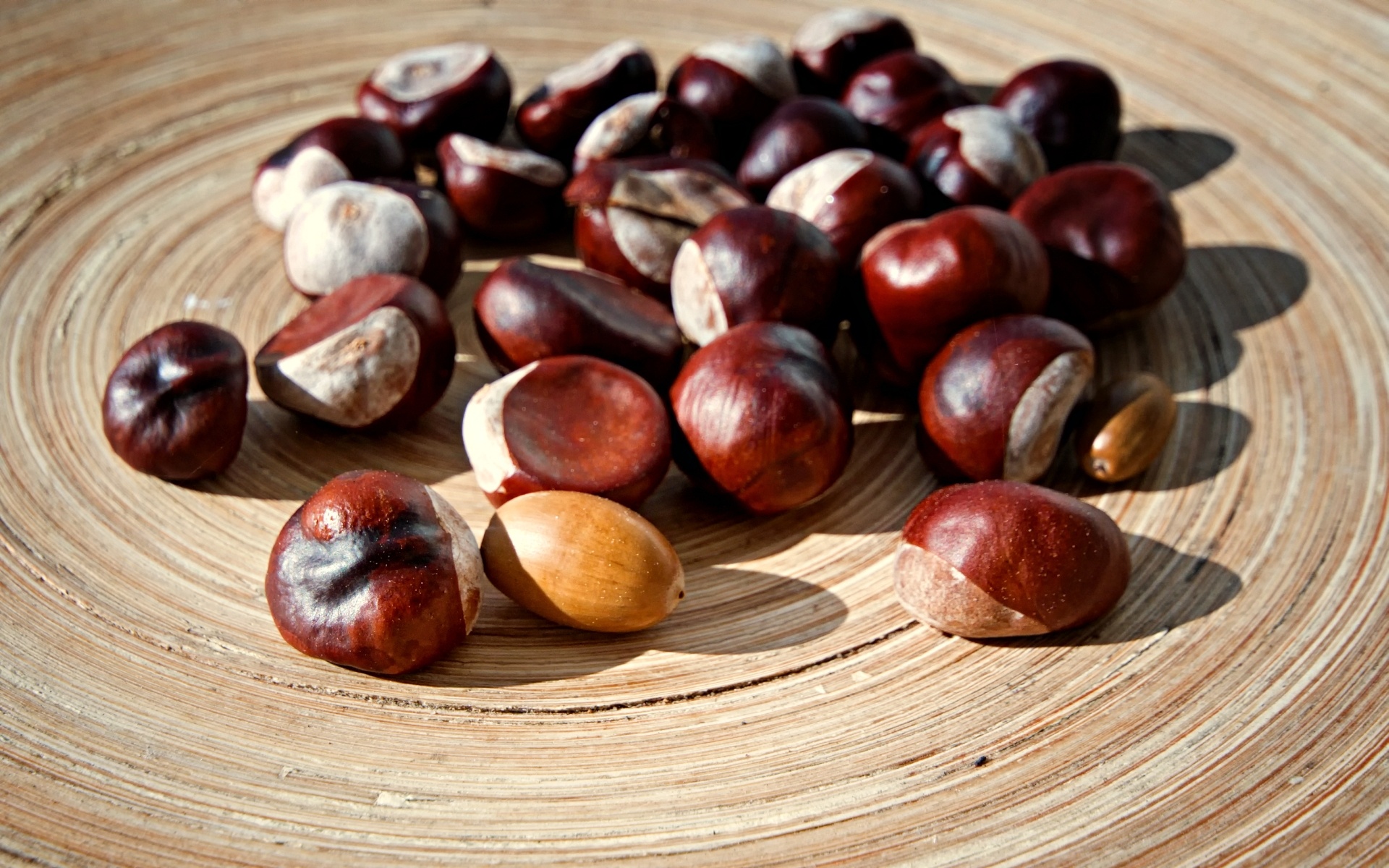 Chestnuts in a bowl, Wholesome snack, Wooden background, Seasonal imagery, 1920x1200 HD Desktop