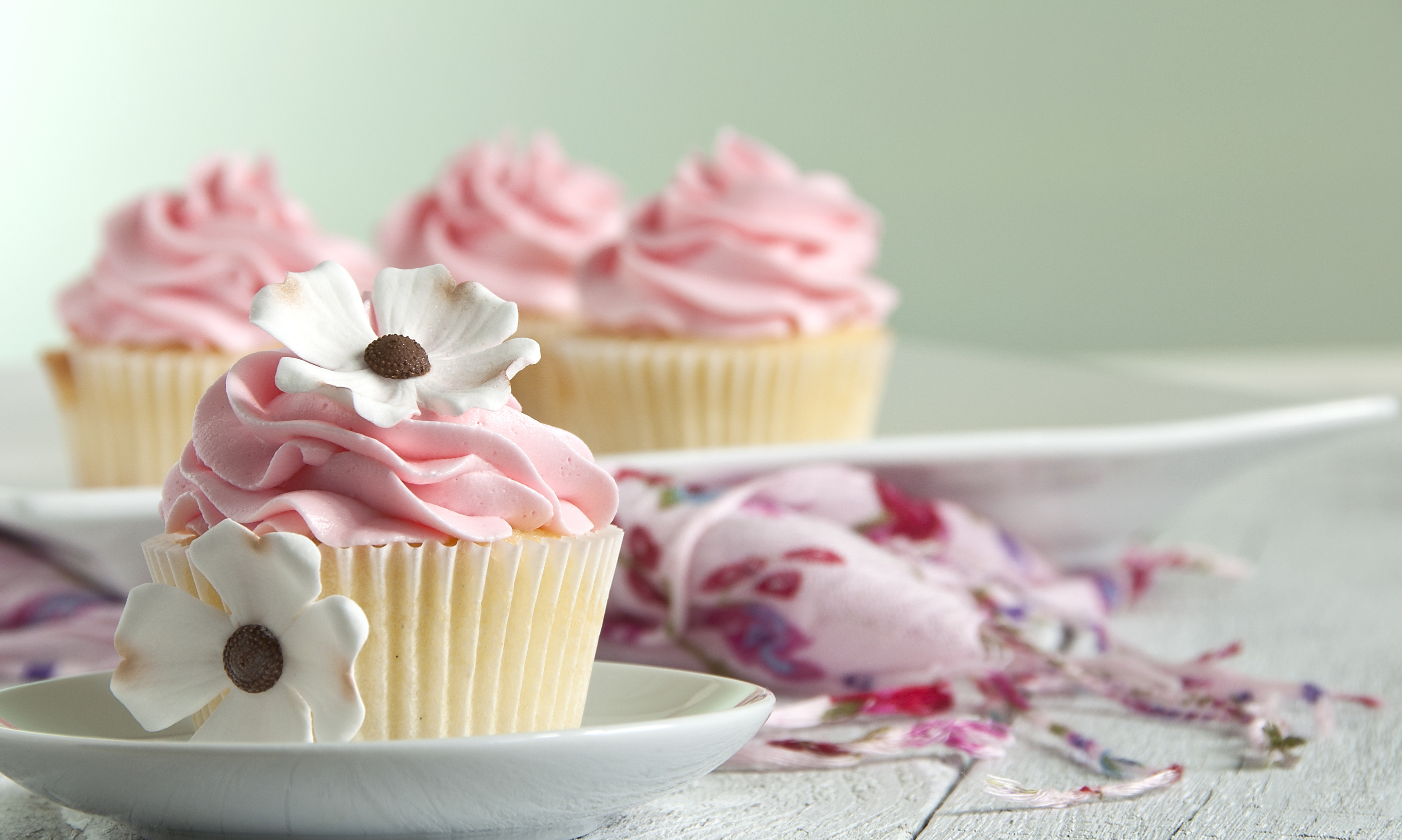 Mouth-watering cupcakes, HD backgrounds, Delectable treats, Sweet indulgence, 2800x1680 HD Desktop