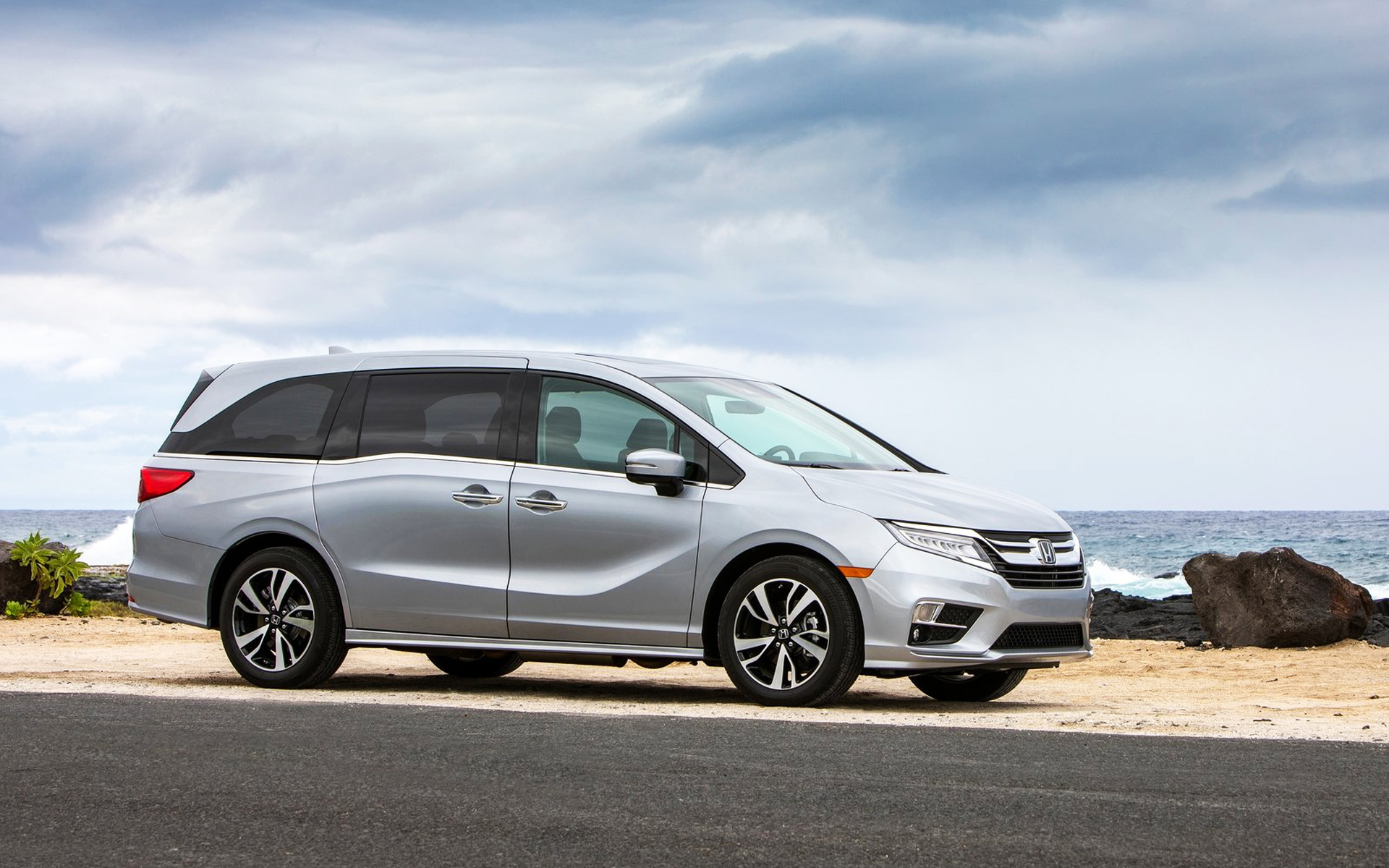 Honda Odyssey, 2018 popular minivan, Japanese cars, Gray, 1920x1200 HD Desktop