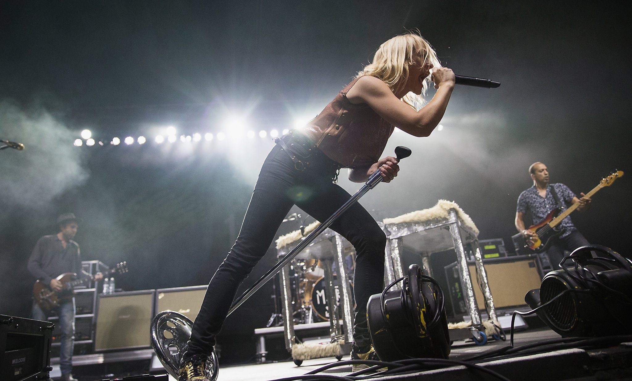 Emily Haines returns to SF, Metric for New Year's Eve, 2050x1240 HD Desktop
