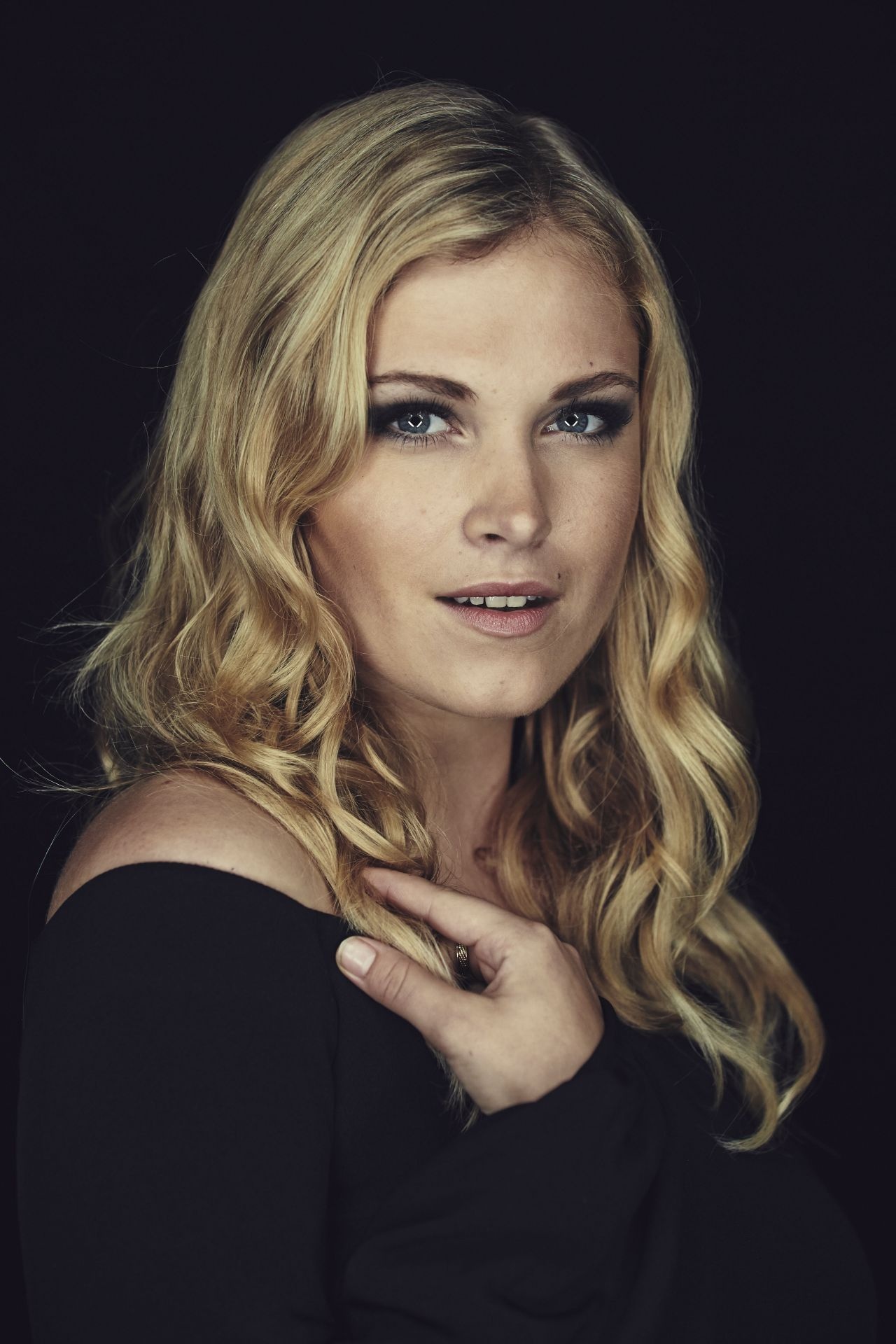 Eliza Taylor, Celebrity wallpapers, 4K pictures, 1280x1920 HD Handy