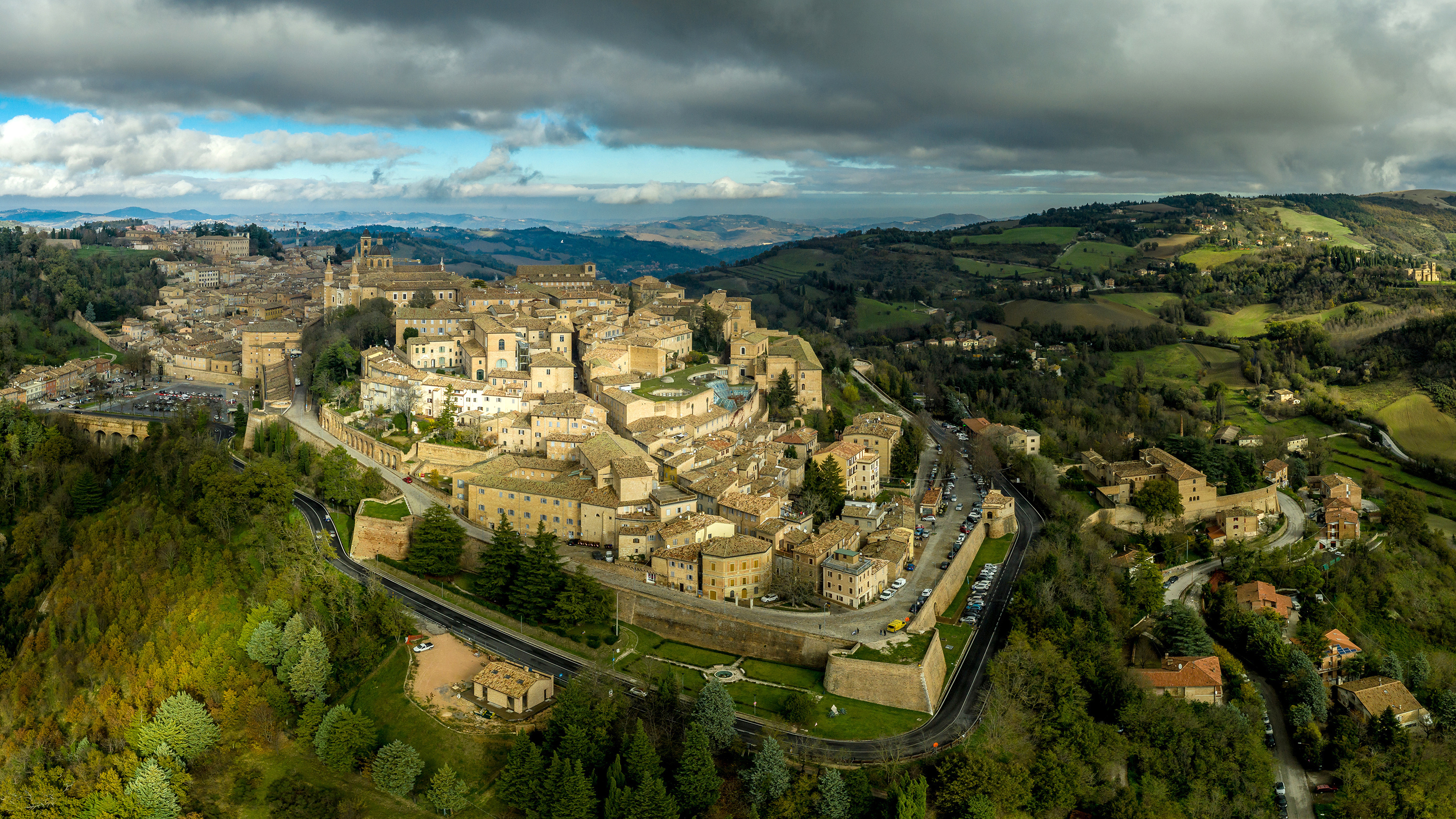 Urbino renaissance appearance, Italian city, 3000x1690 HD Desktop