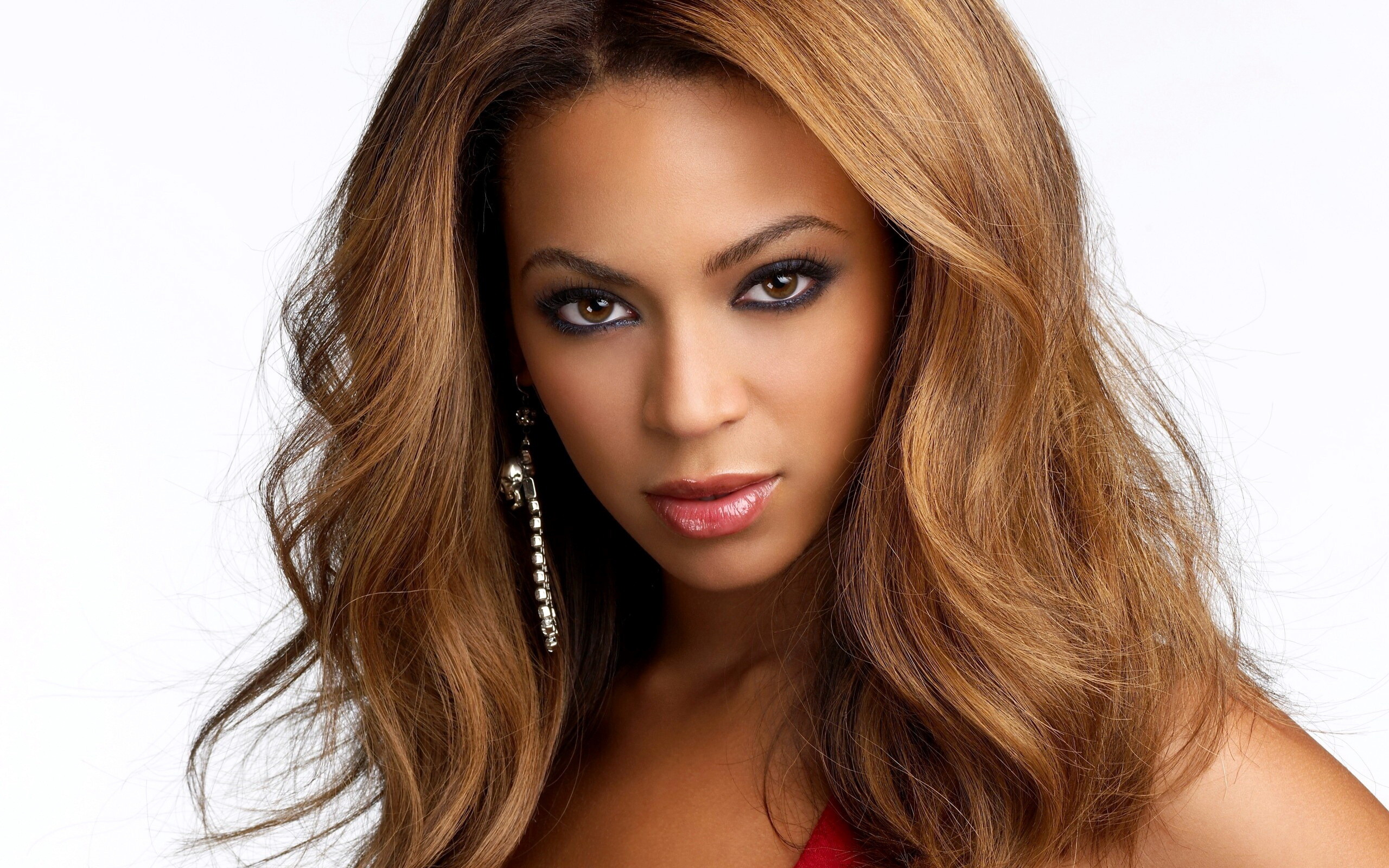 Beyonce: Seventh studio album, Renaissance, experimented with disco and house music. 2560x1600 HD Background.